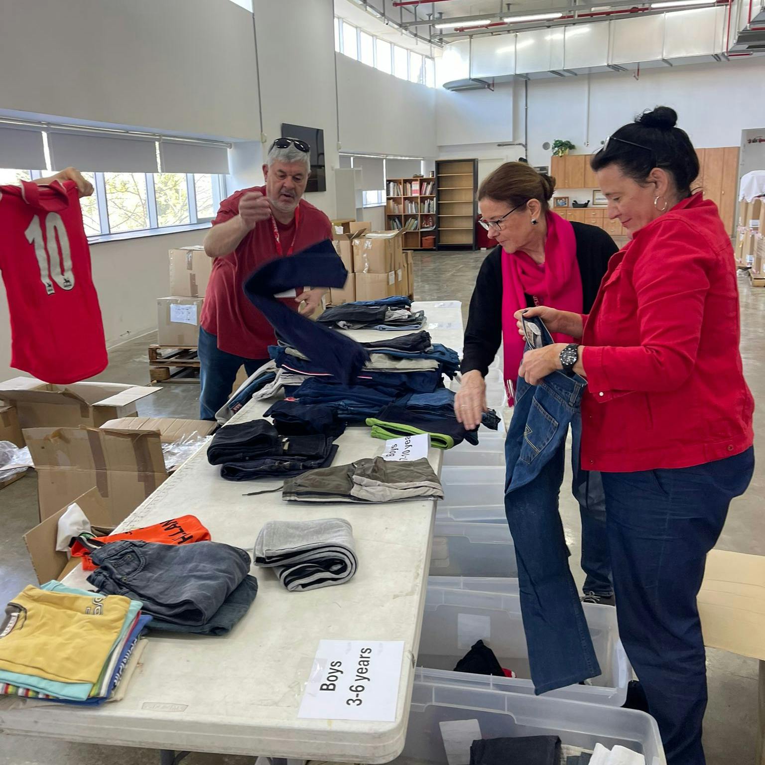 Voluntarios en Acción: Sirviendo en el Millennium Center
