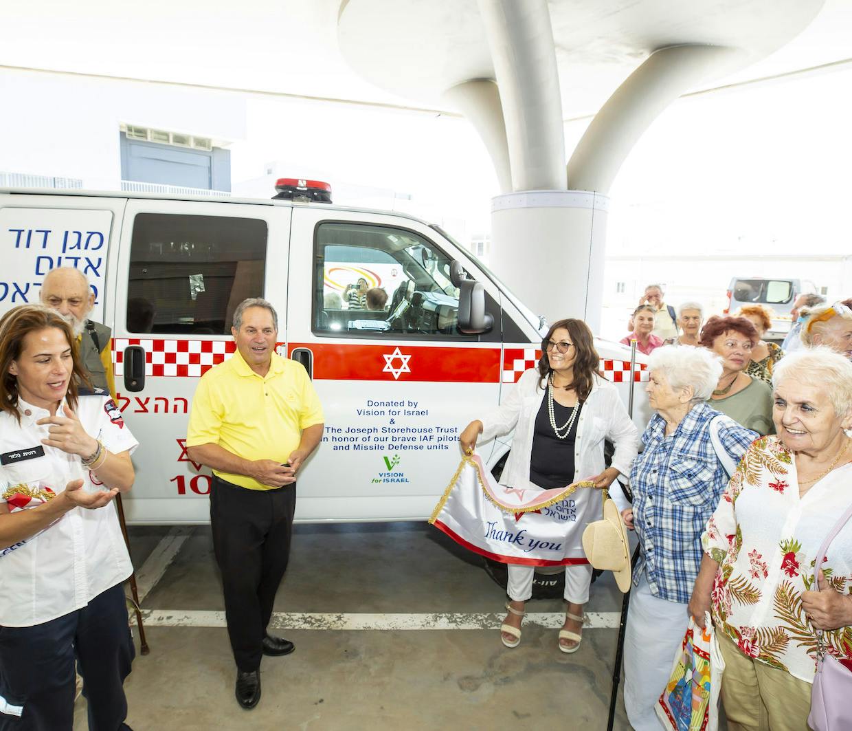 Levensreddende 4X4-ambulance voor afgelegen gemeenschappen