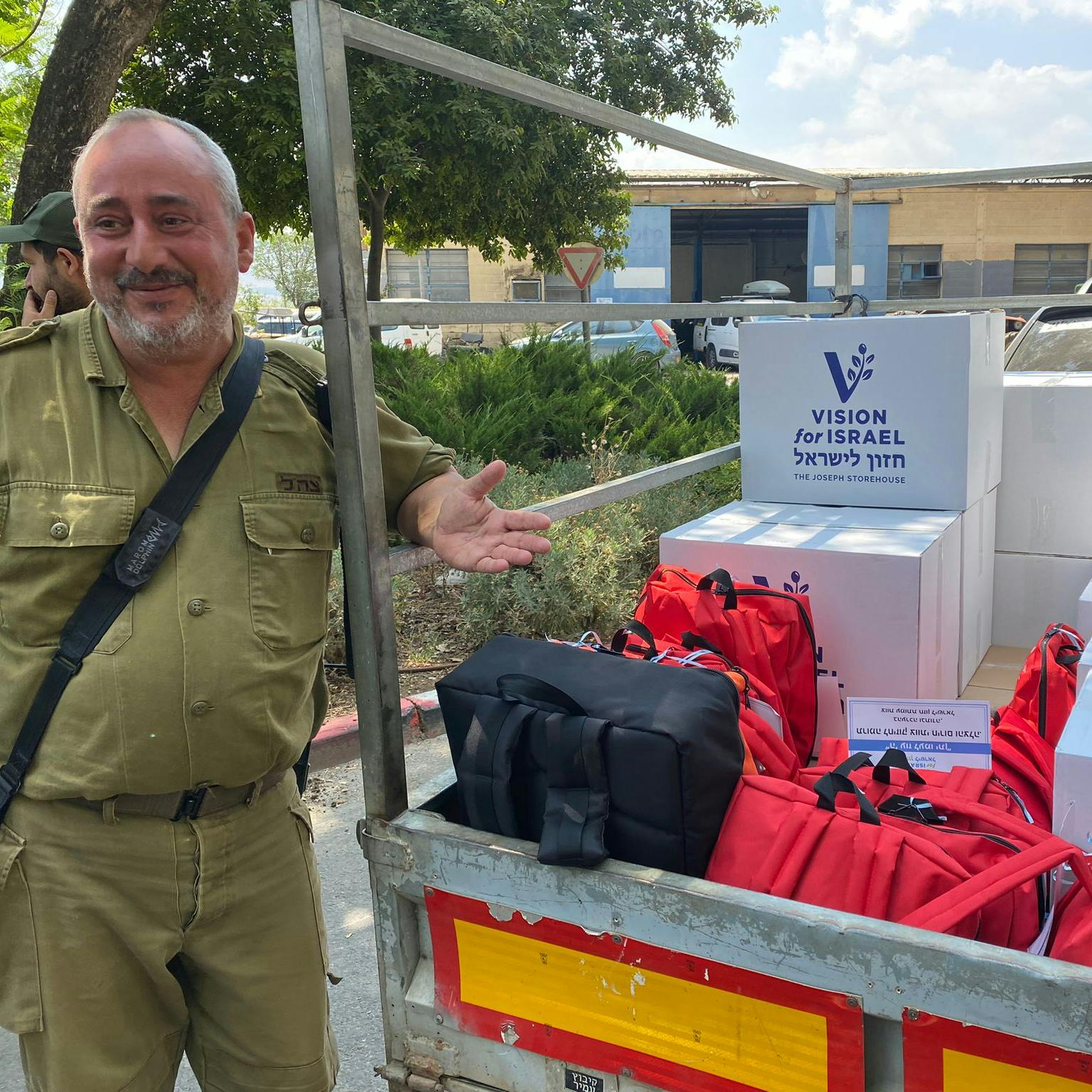 Notfallausrüstung für die Einsatzkräfte des Kibbutz Amir