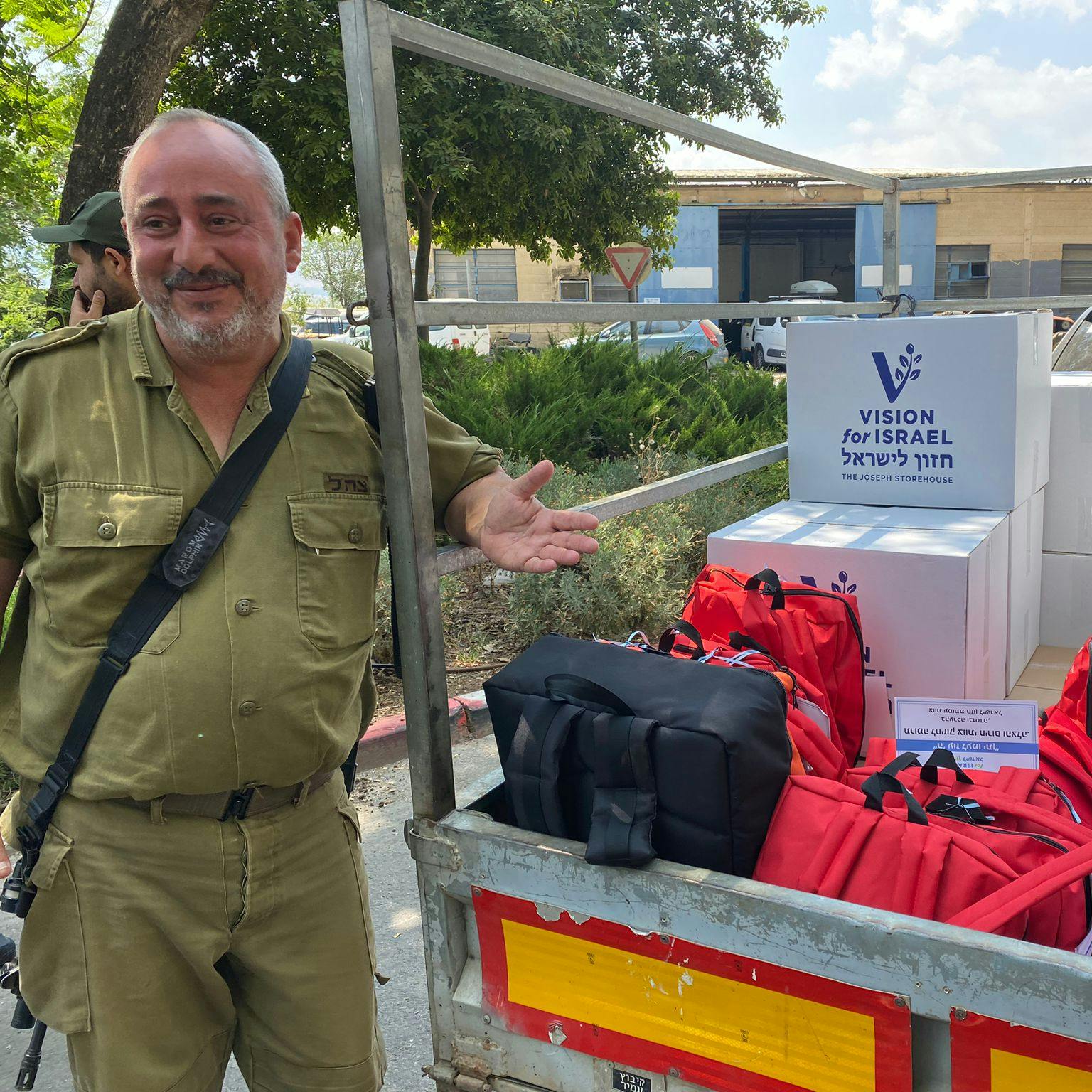 Donación de Equipamiento de Emergencia para los Respondedores del Kibutz Amir