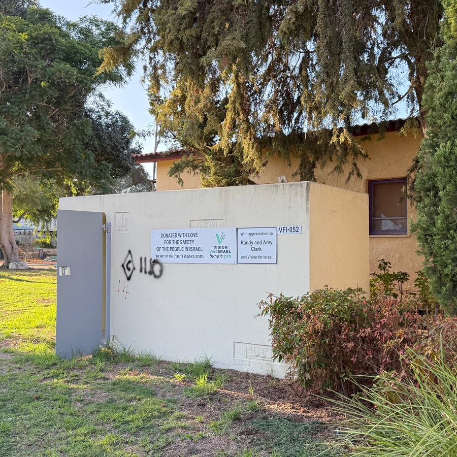 Proveyendo un Refugio Antiaéreo a Familias en Kfar Aza