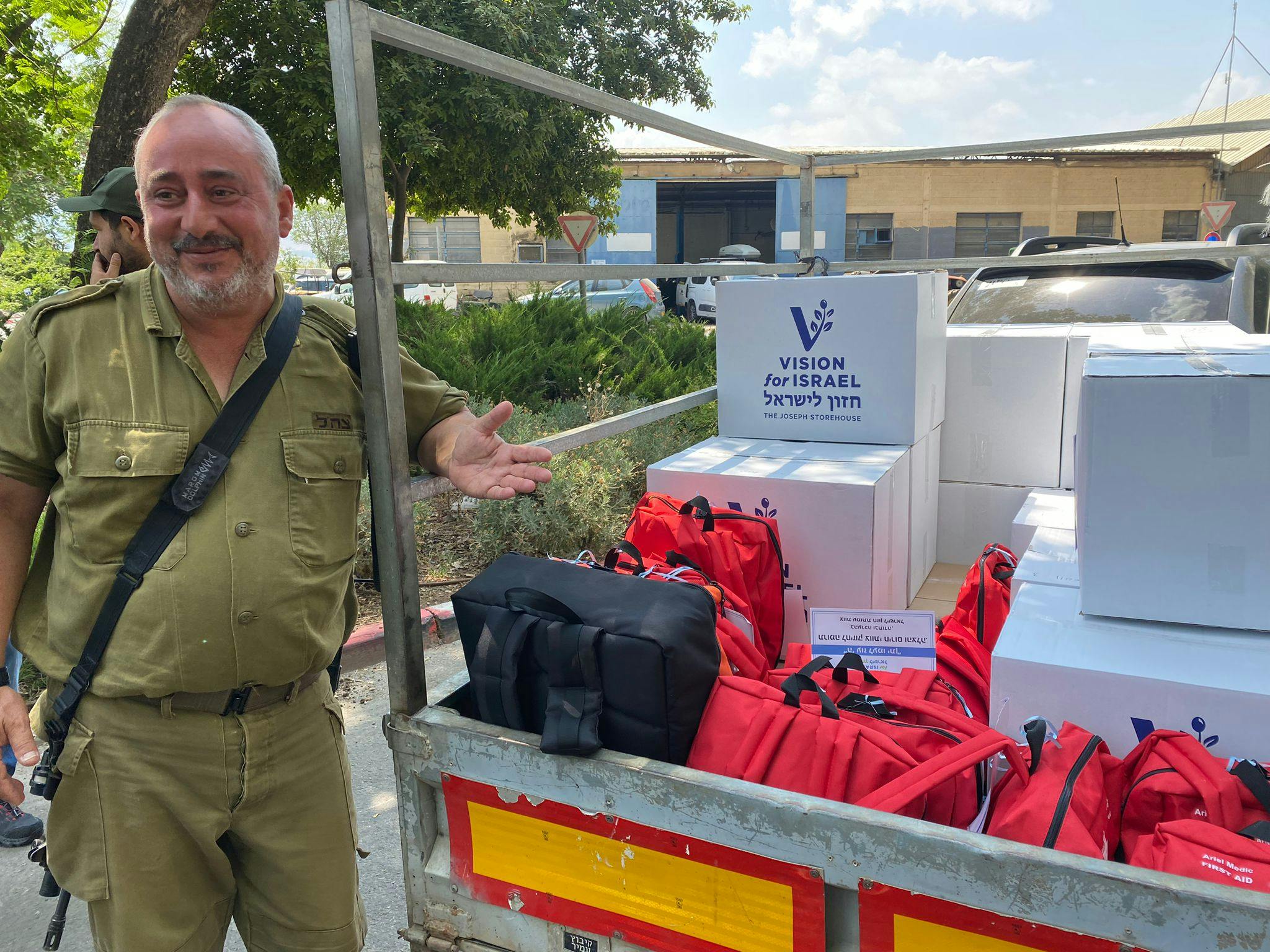 Equipando el Escuadrón de Emergencia en el Kibutz Amir