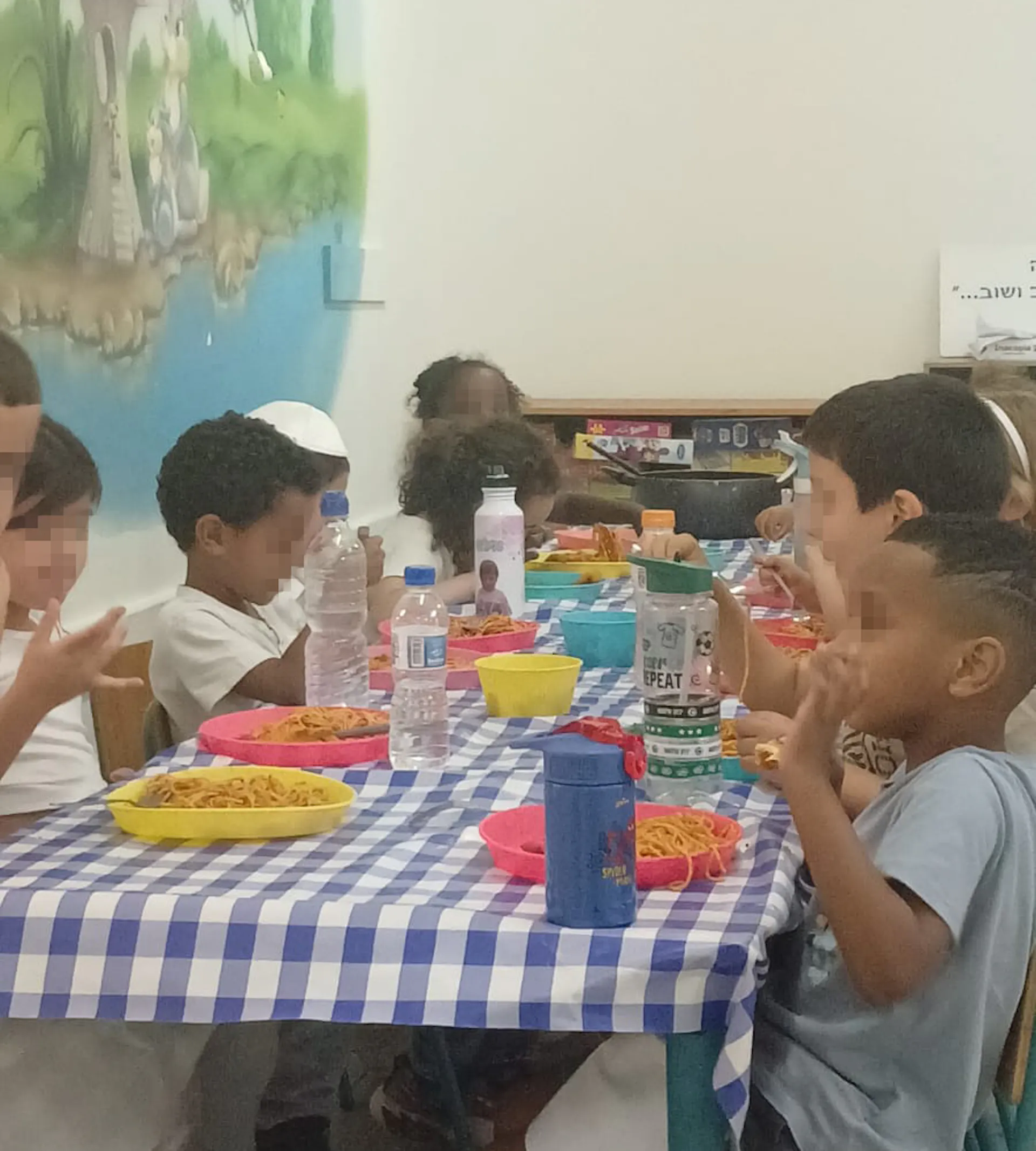 Warme maaltijden en een gevoel van erbij horen voor kinderen in risicosituaties