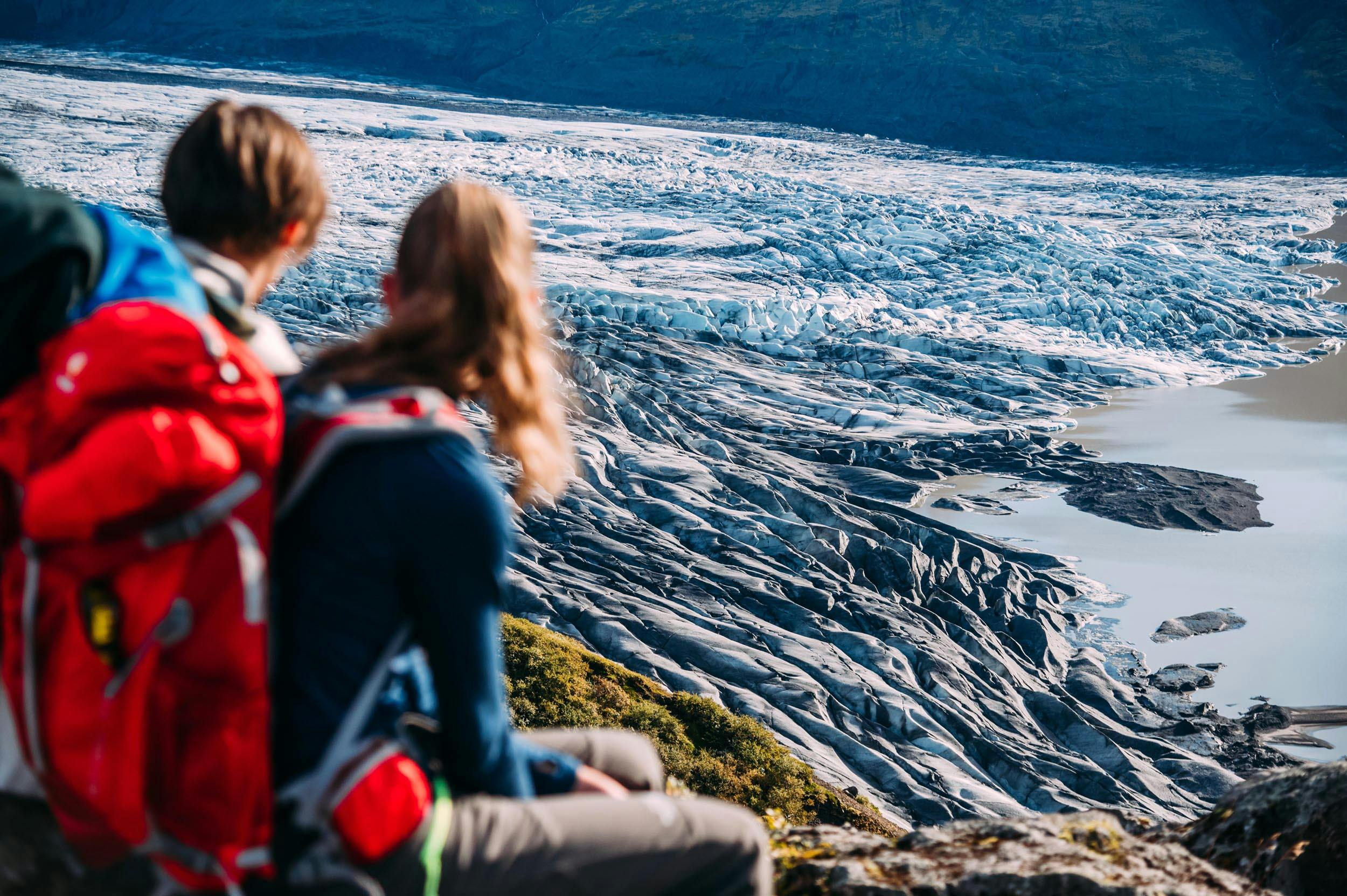 Aussichtspunkt Sjónarnípa, Wanderer, Gletscher, Island