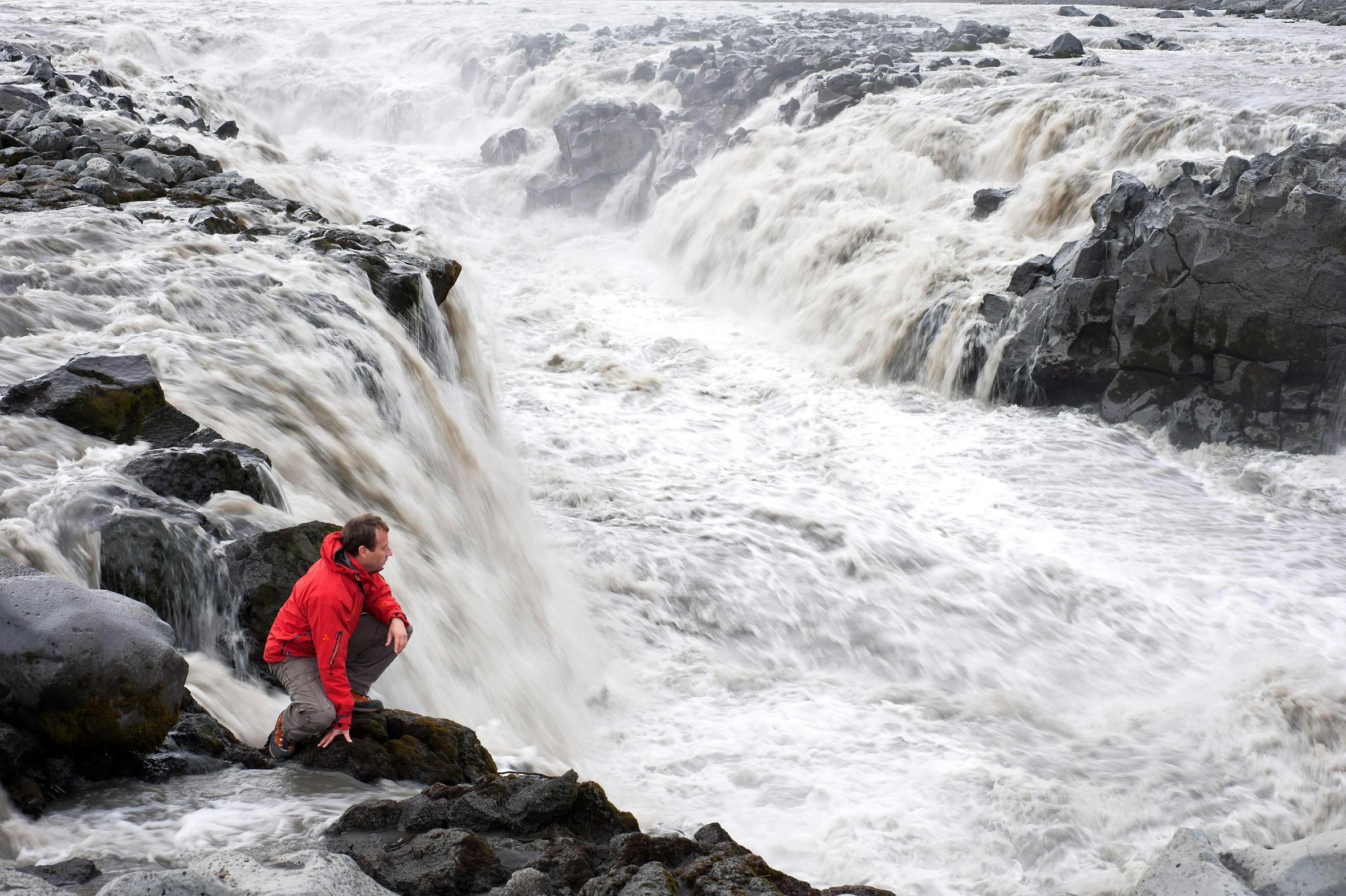 Mann, Fluss, Wasserfall, Hochland, Island