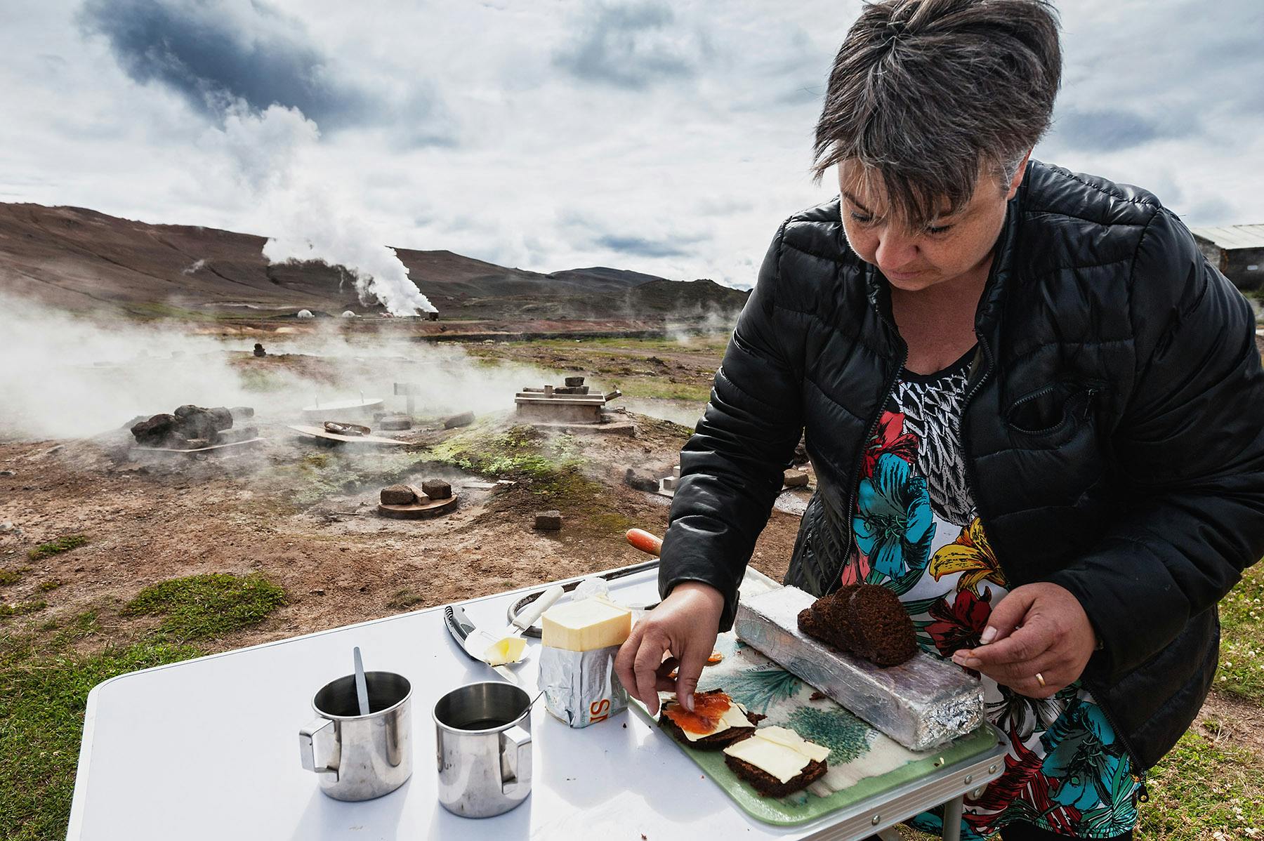 Brot, Erdofen, Frau, Myvatn, Island