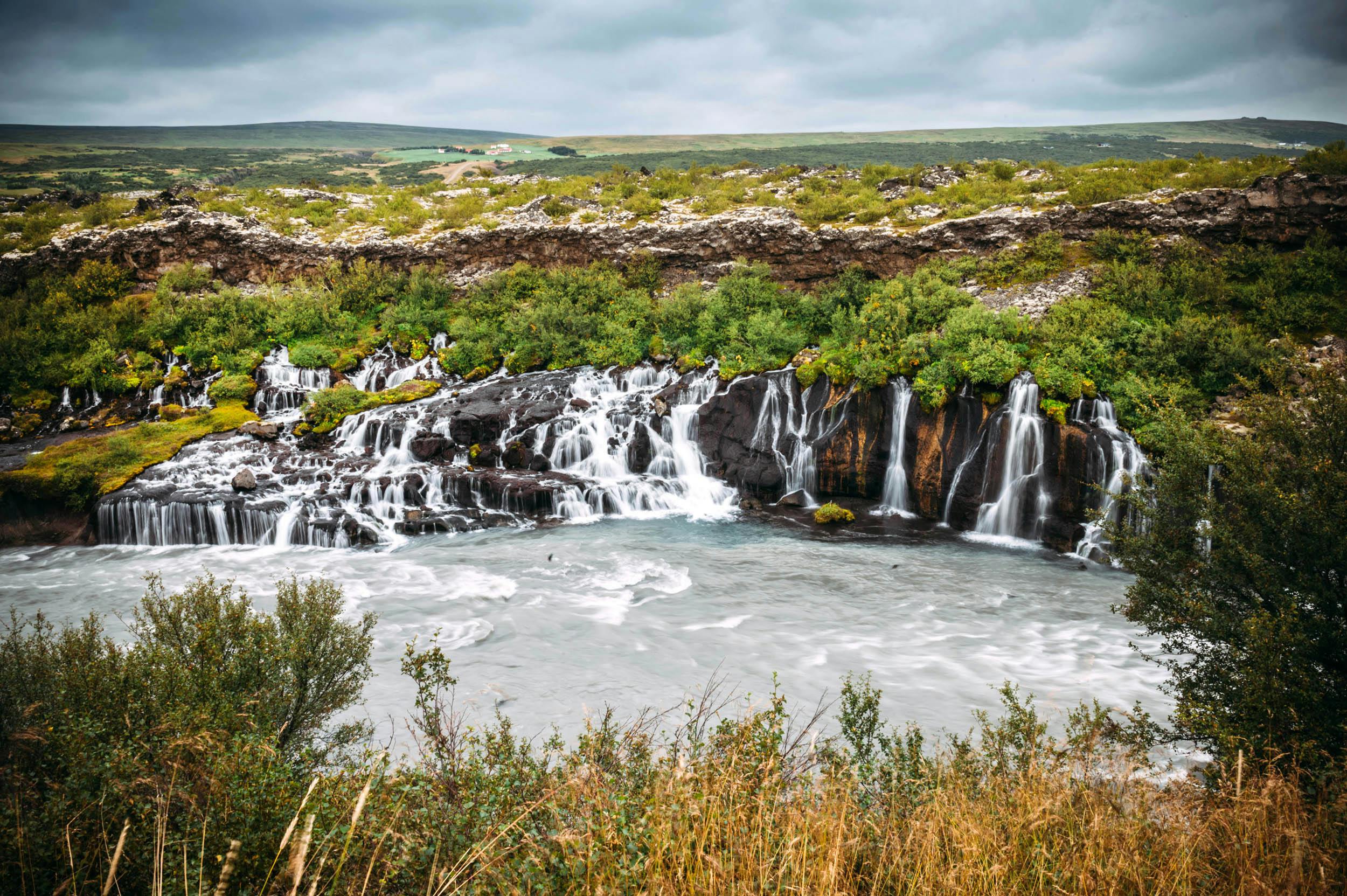 Wasserfälle Hraunfossar, island