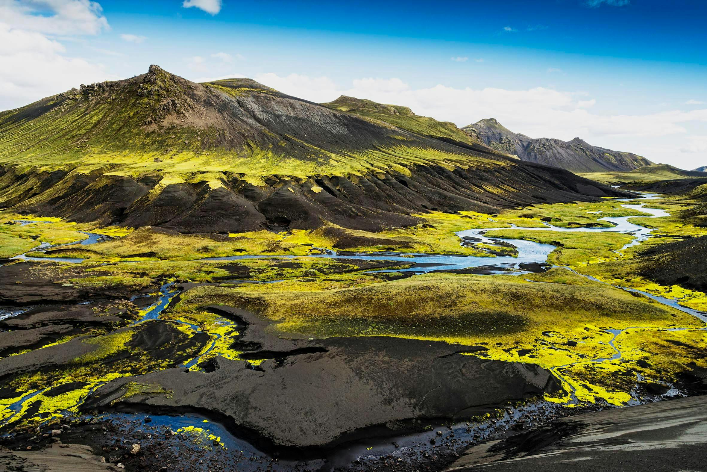 Flusstal, Moosbedeckte Hänge, Hochland, Island
