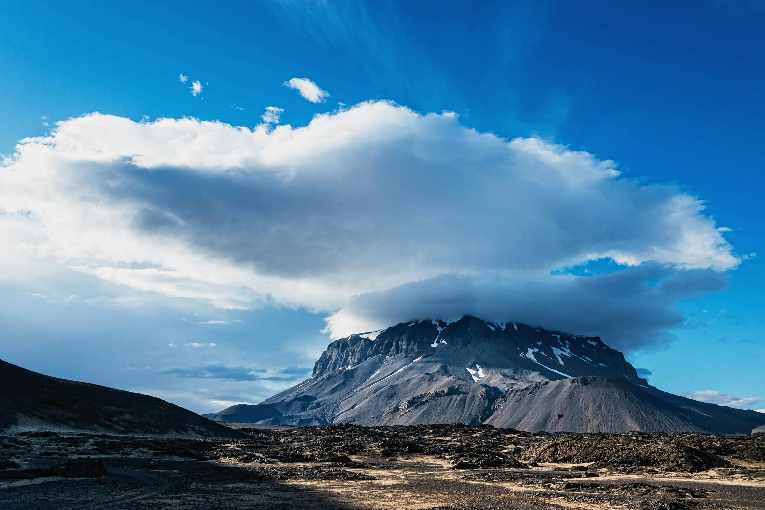 Tafelvulkan, Wolken, Herdubreid, Island