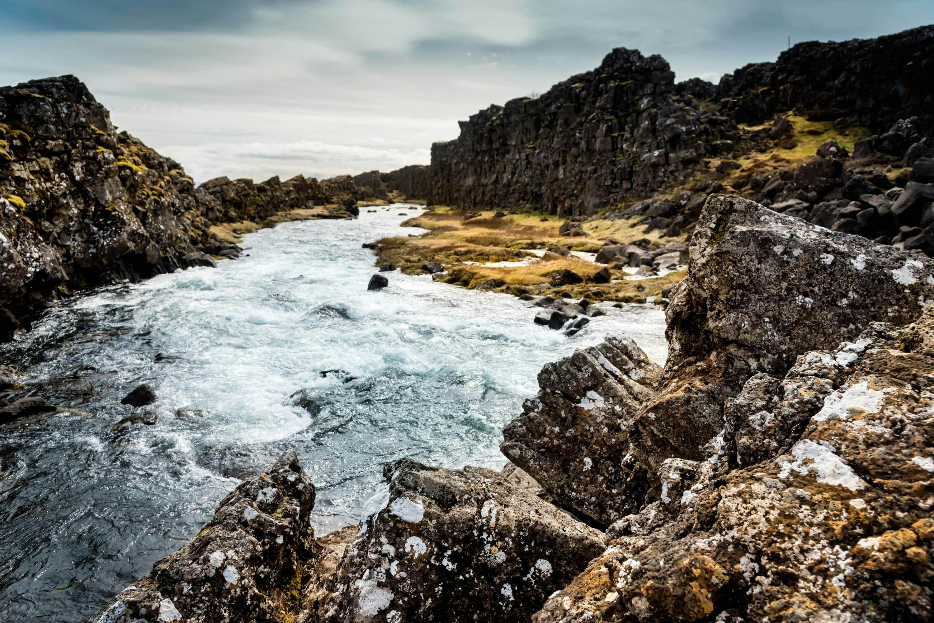 Fluss, Erdspalte, Thingvellir Nationalpark, Island