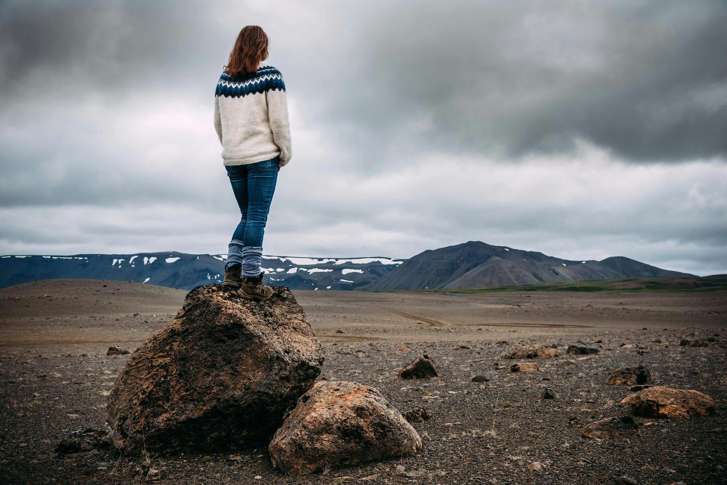 Frau, Felsen, Hochland, Islandpullover, Island