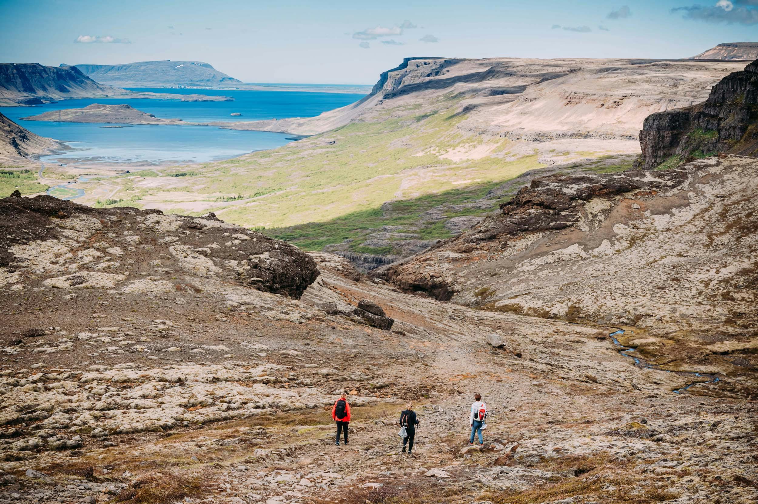 Abstige, Wandergruppe, Fjord, Island