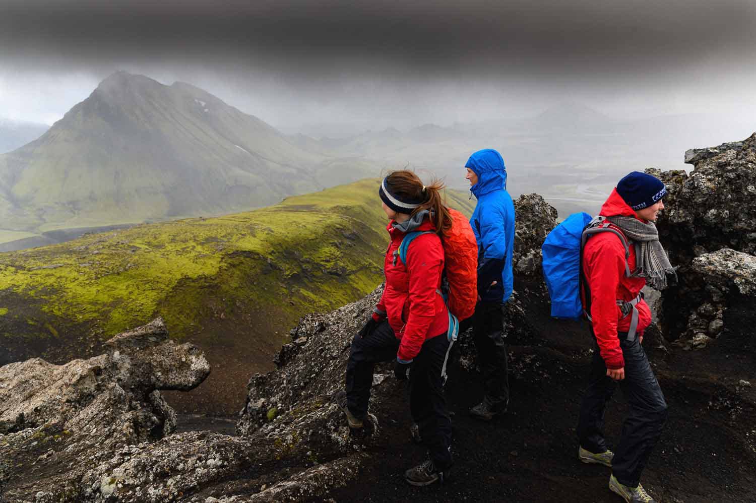 Wandergruppe, Regenschauer, Wolken, Gipfel, Island