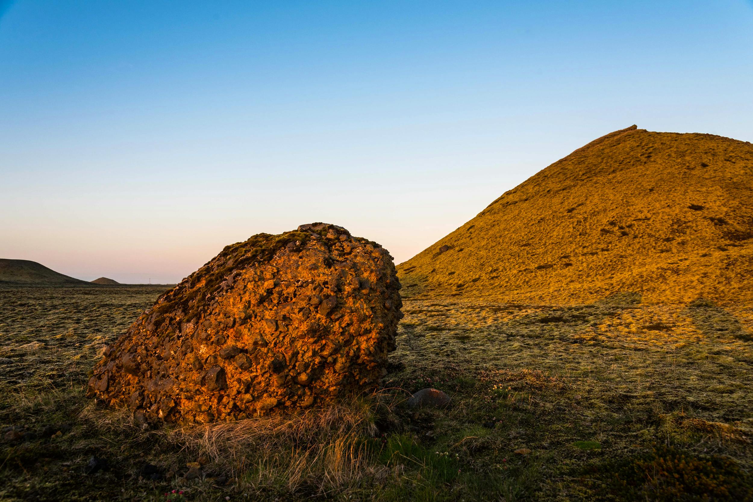 Felsen, Mitternachtssonne, Island