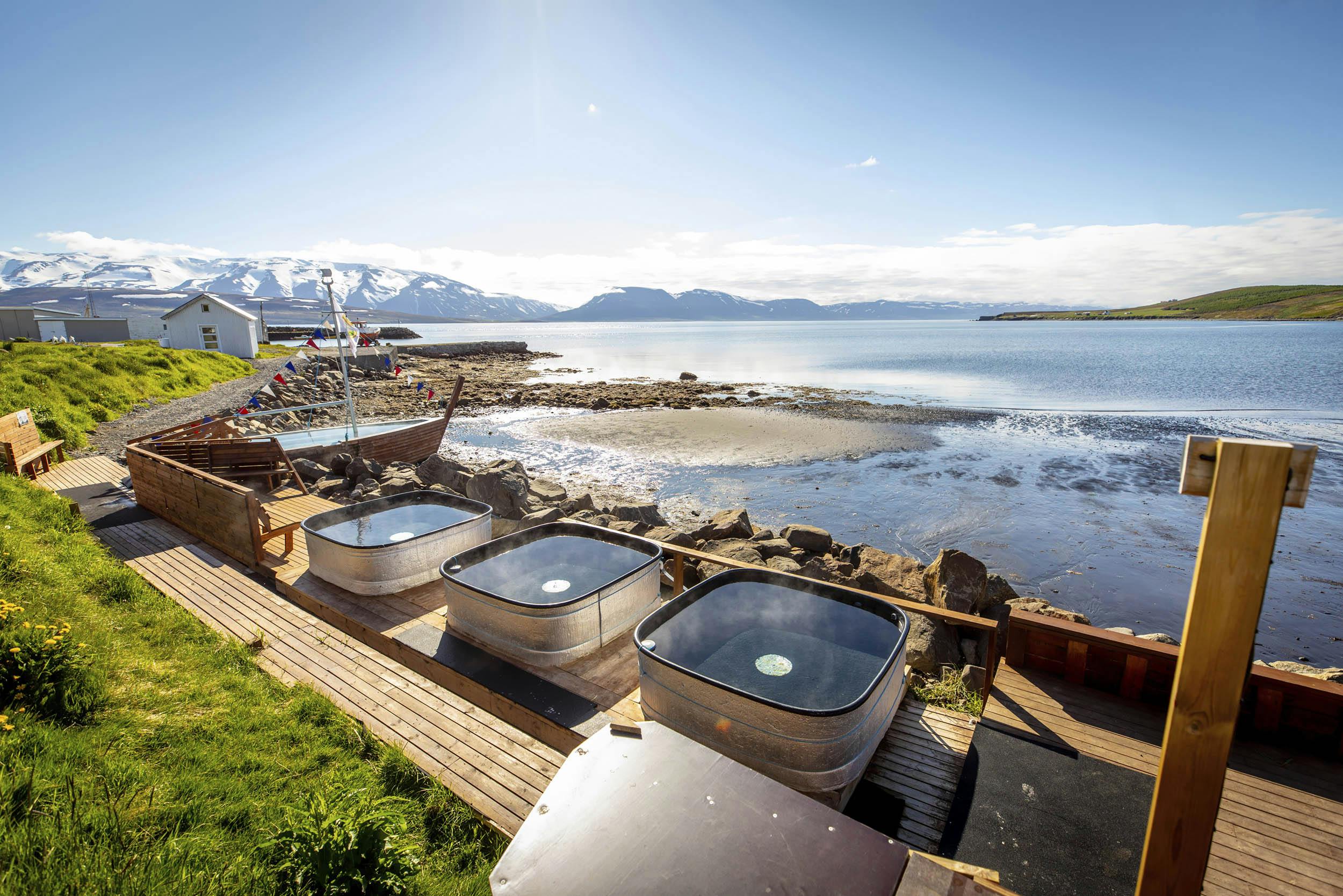 Hot Pots, Thermalquellen, Fjord, Hauganes, Island