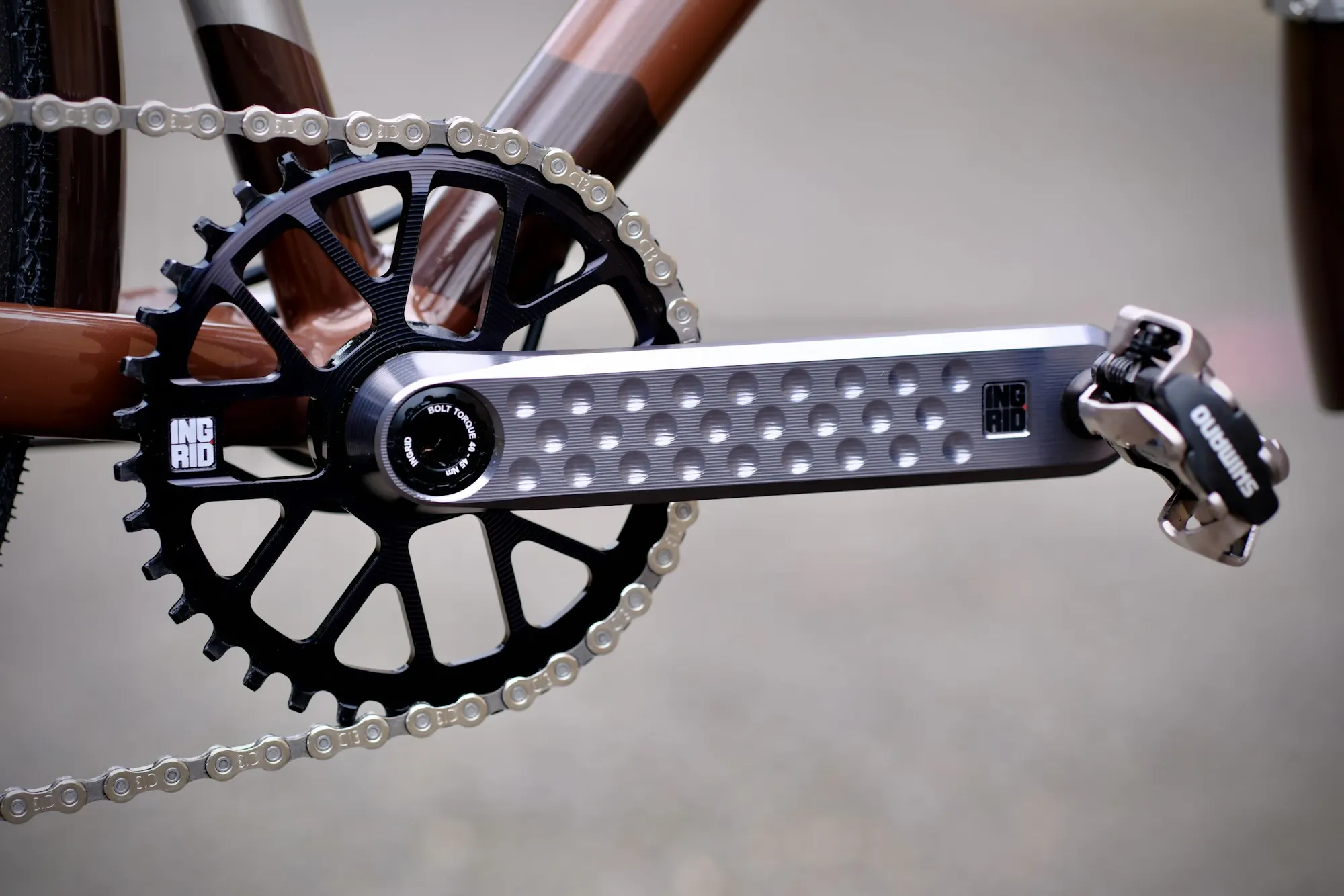 Pédalier Ingrid à manivelle texturée et pédale Shimano SPD