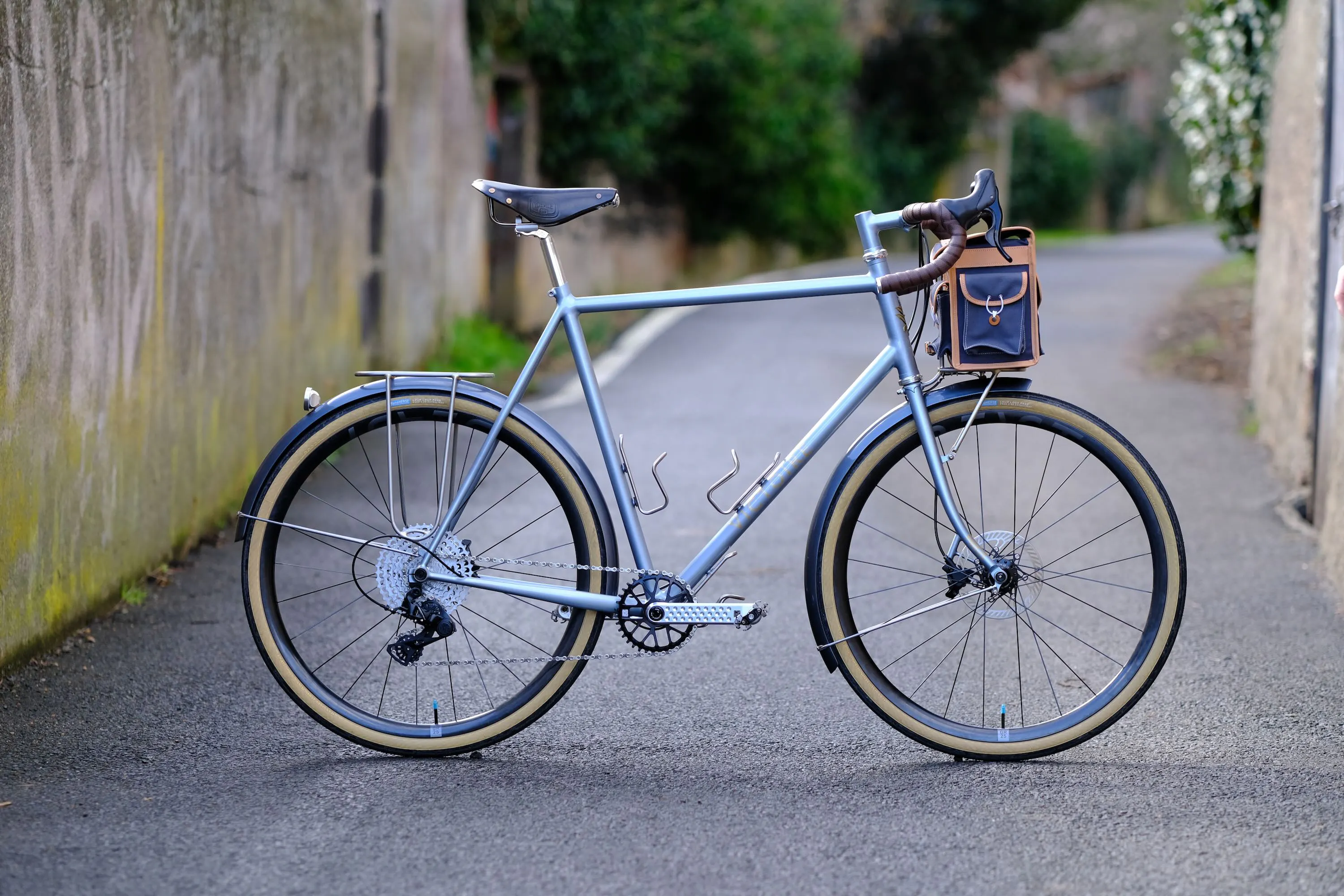 832 cycling 缶バッジ 1点 Jean-Louis's Brotherly randonneuse - victoire-cycles.com