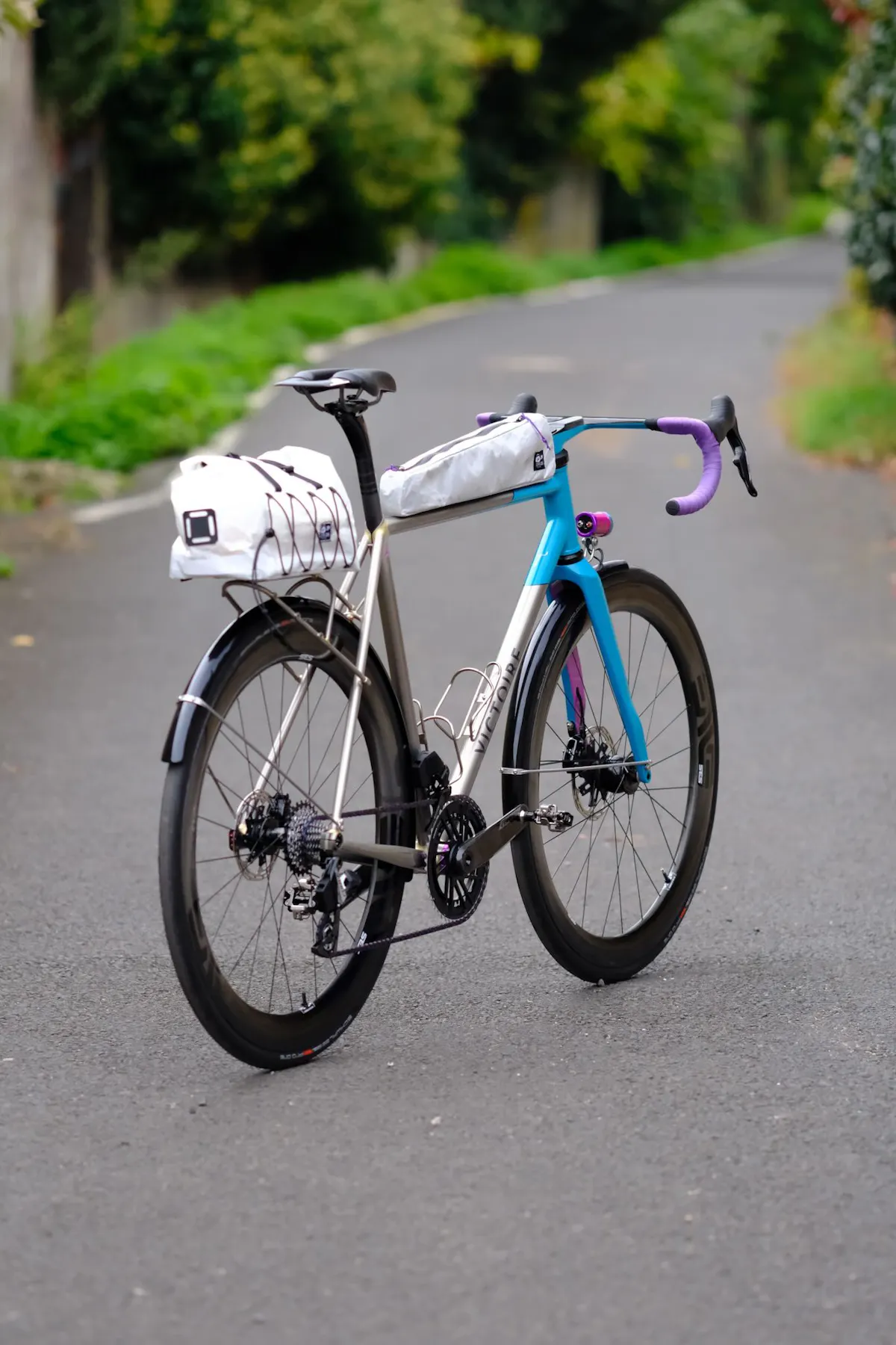 書籍 Cycles de compétition et randonneuses Loïc's younger brother randonneuse - victoire-cycles.com