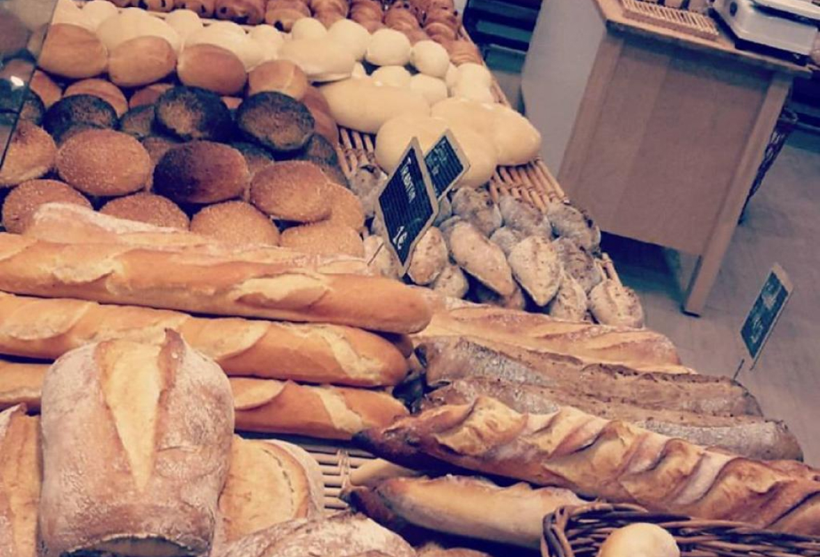 Boulangerie et épicerie à côté de votre logies Victorello