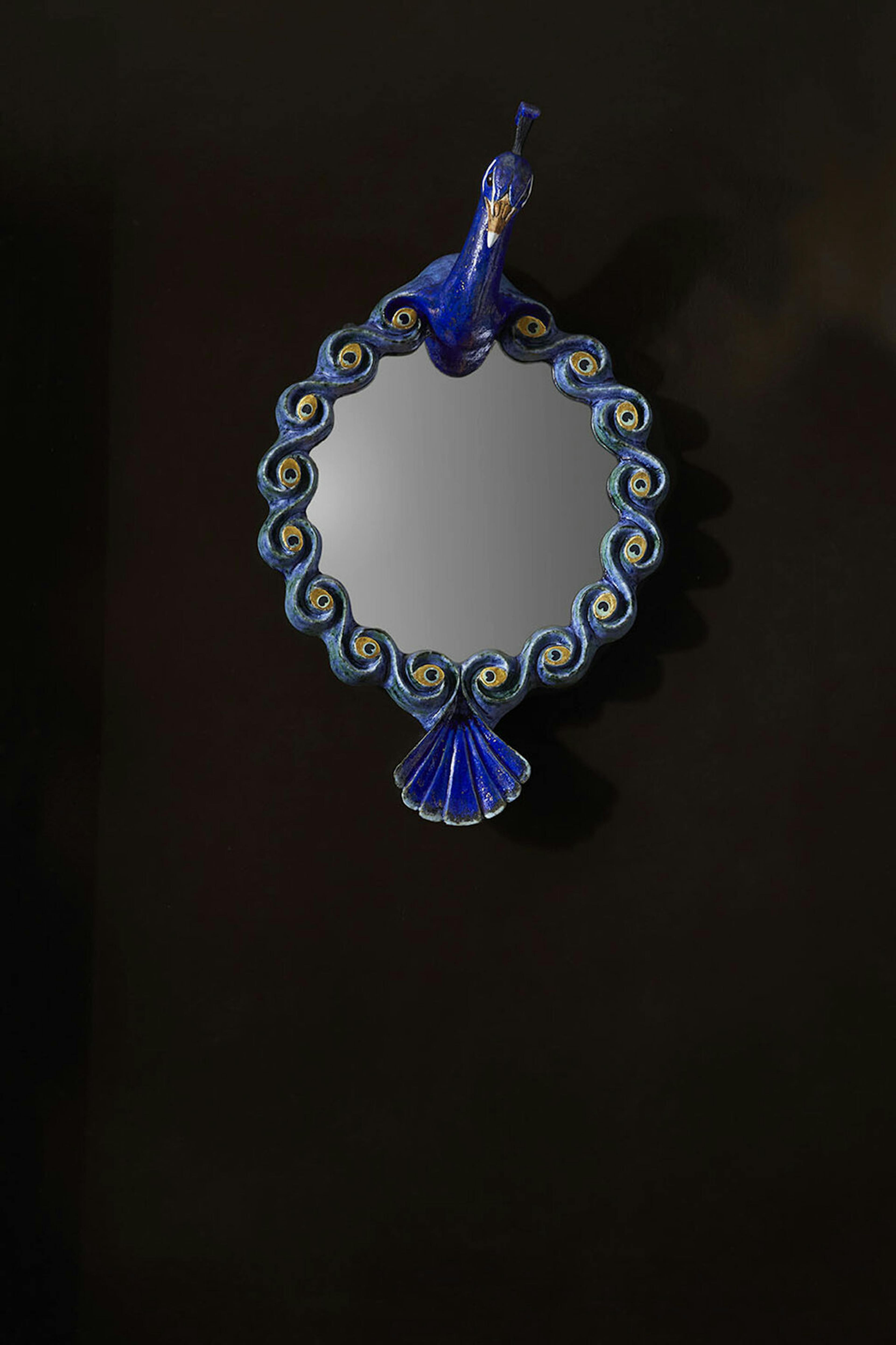 Peacock Mirror wide on setting