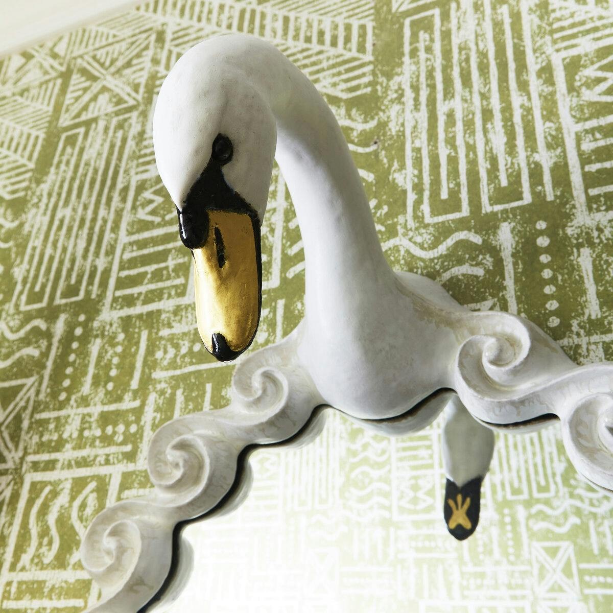 Swan Mirror closeup on head