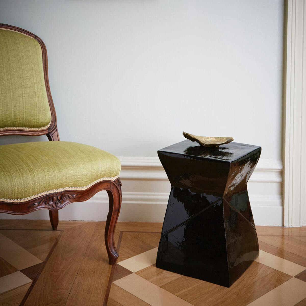 Tabouret Modernist wide on setting