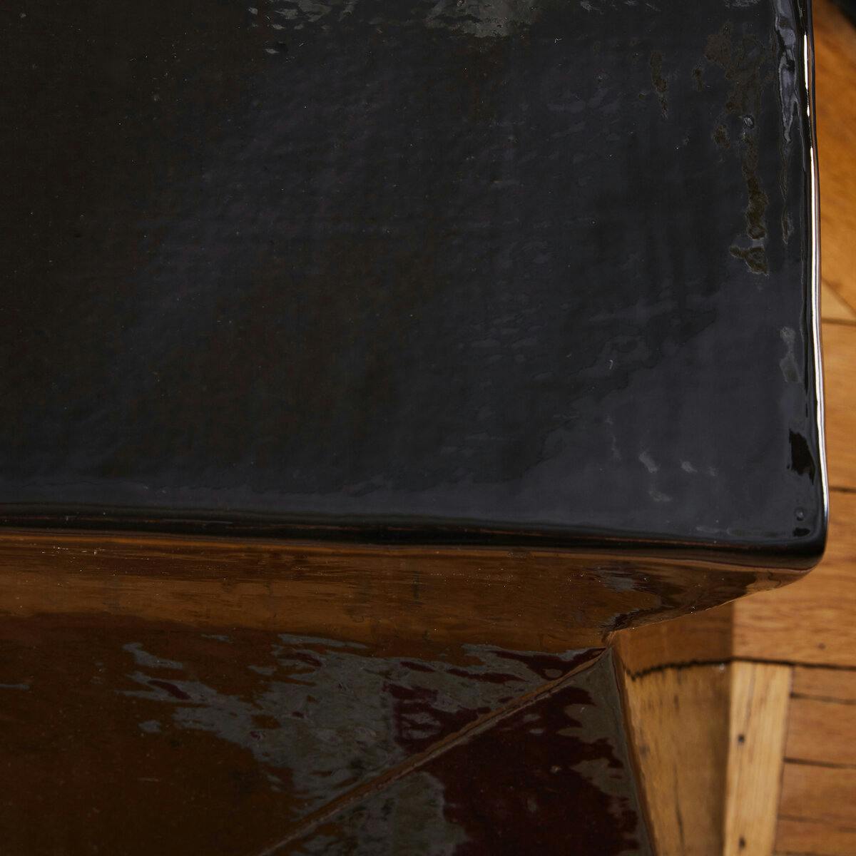 Tabouret Modernist closeup on detail