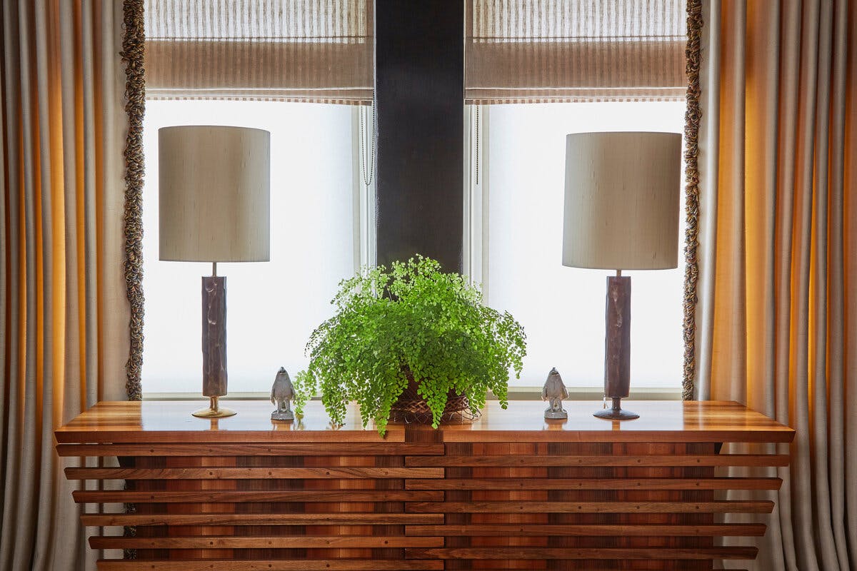 Lampe Robur pair on setting