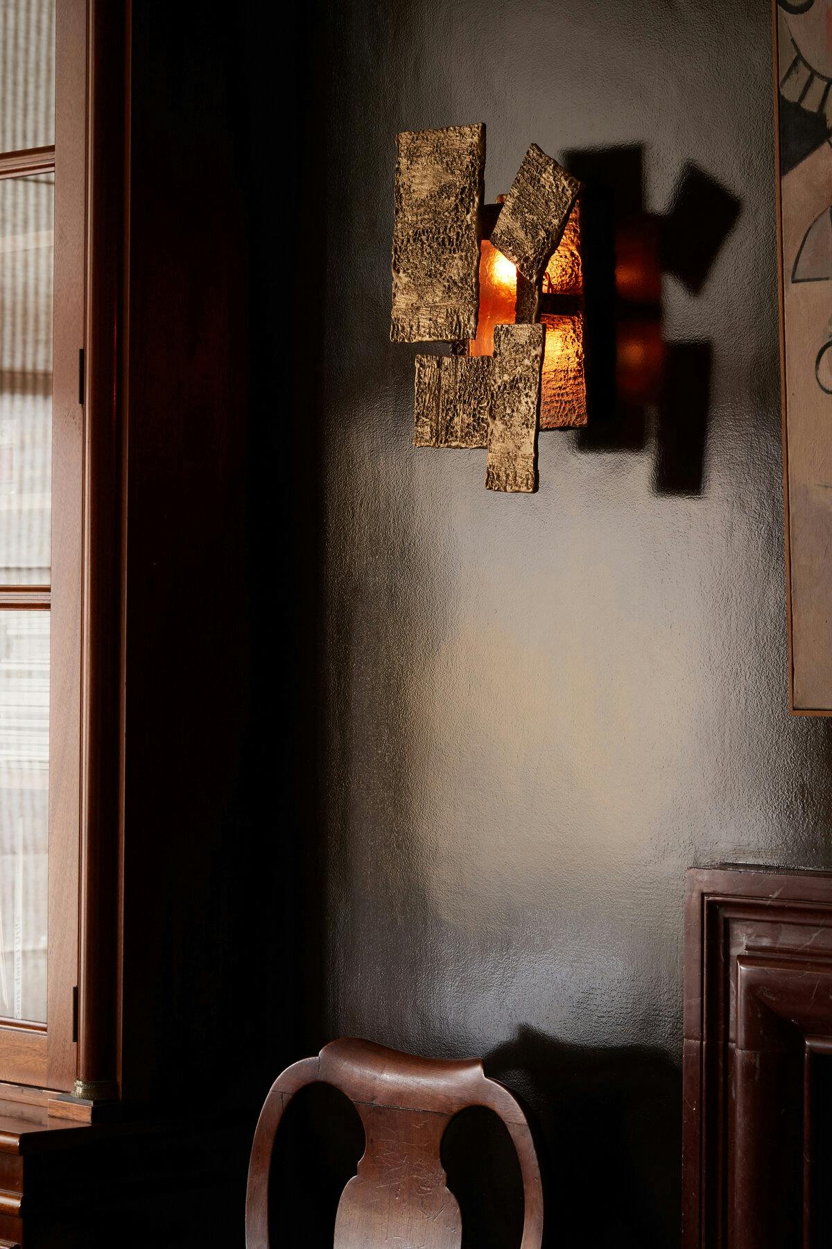 Quadravi Sconce wide on setting