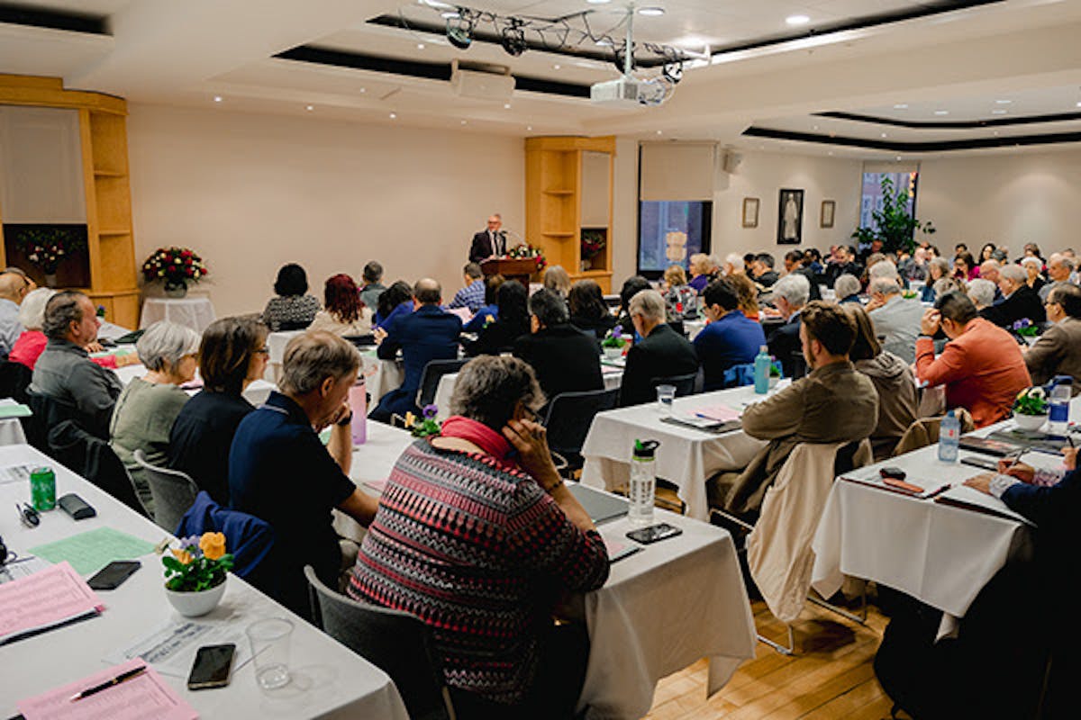 bahai convention crowd