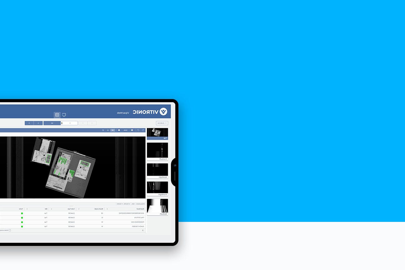 جهاز لوحي أمام خلفية زرقاء يظهر واجهة برمجية مع حزم وبيانات