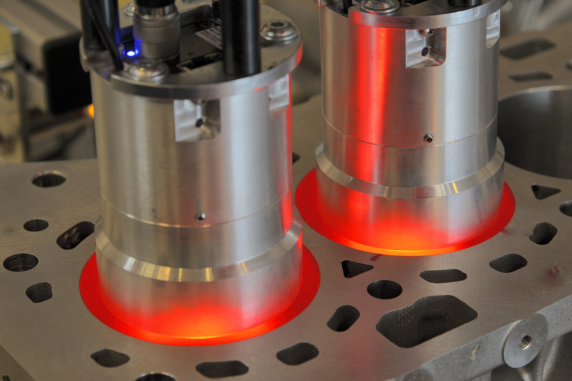 Automated surface inspection—VINSPEC inspection systems inspect inline powertrain components.