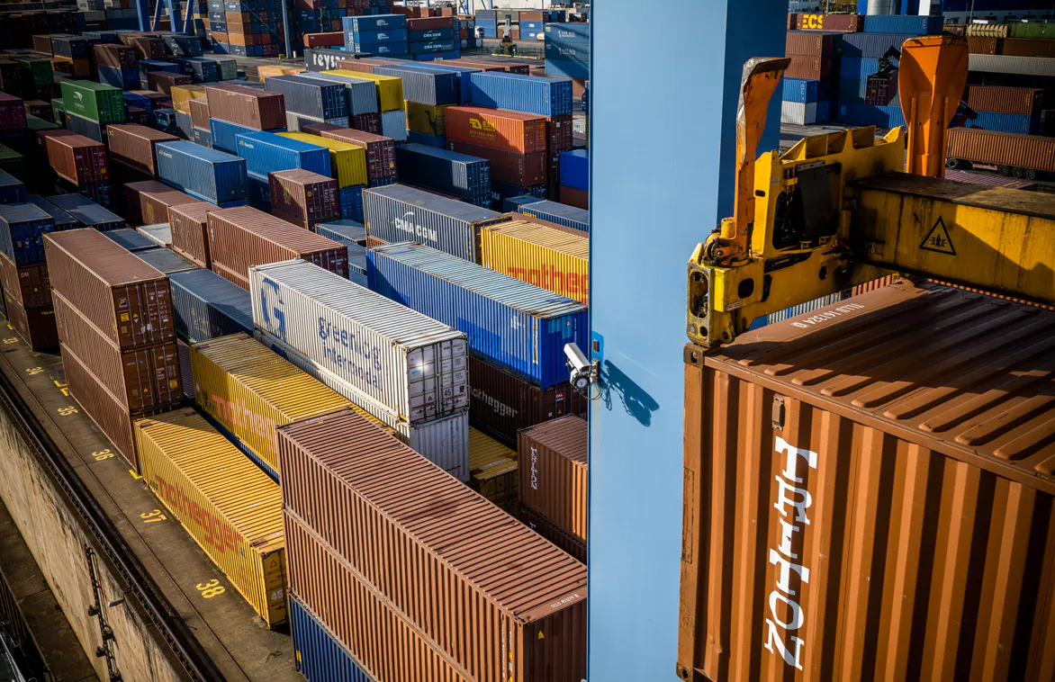 Container Identification for Terminals | VITRONIC