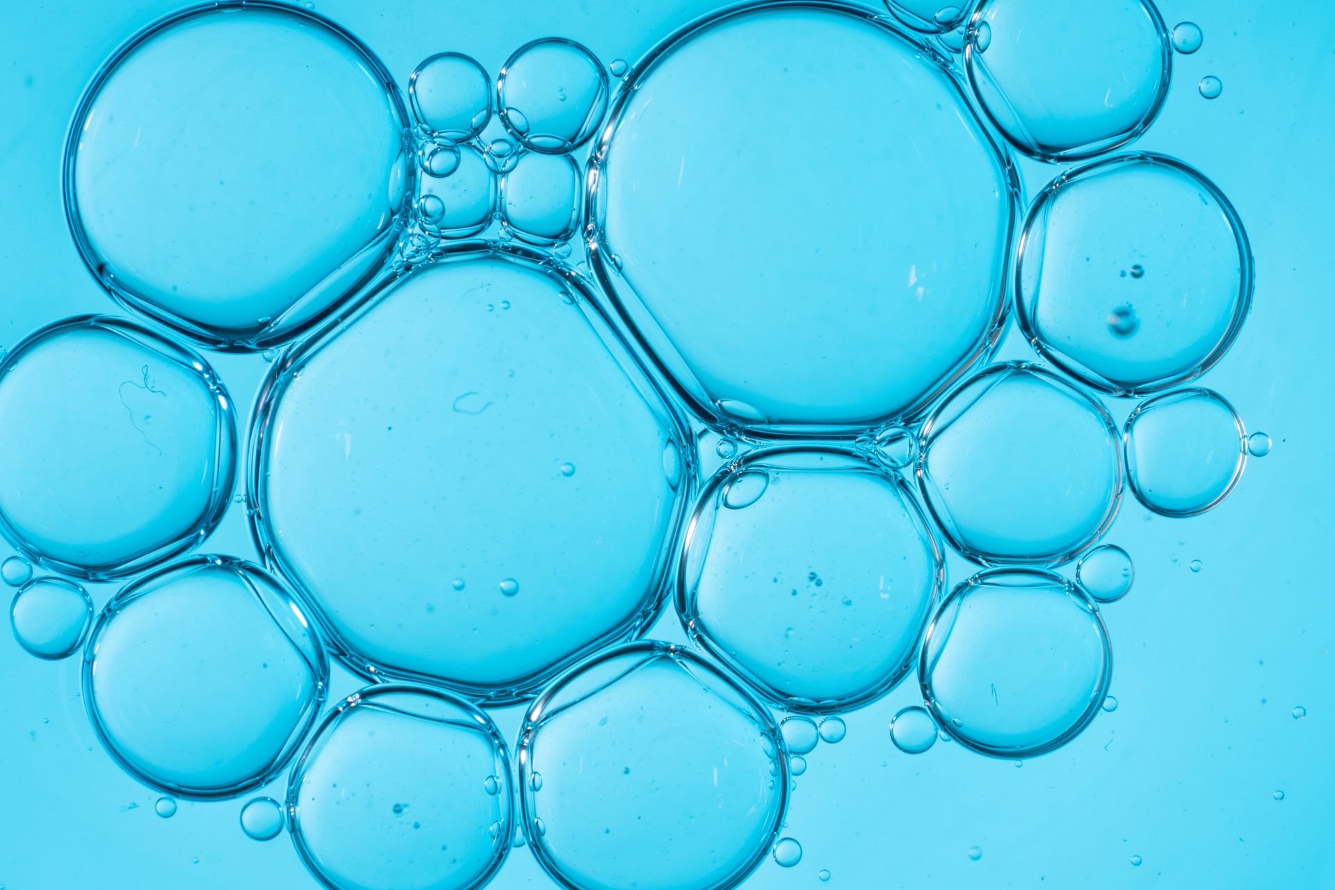 在现有的吹瓶-灌装-封口生产线上加装人工智能辅助的粒子检测装置