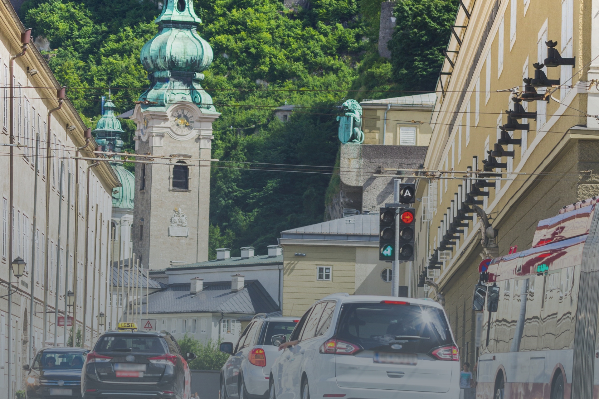 More road safety at intersections in Austria