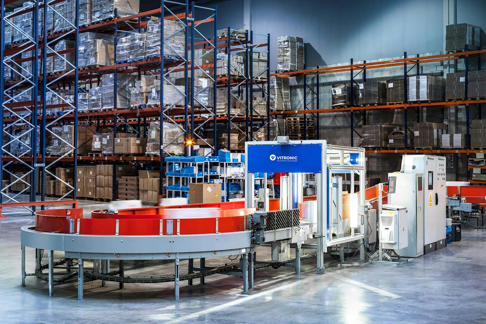 Automation of intralogistics: View into a warehouse with an Auto-ID system from VITRONIC.