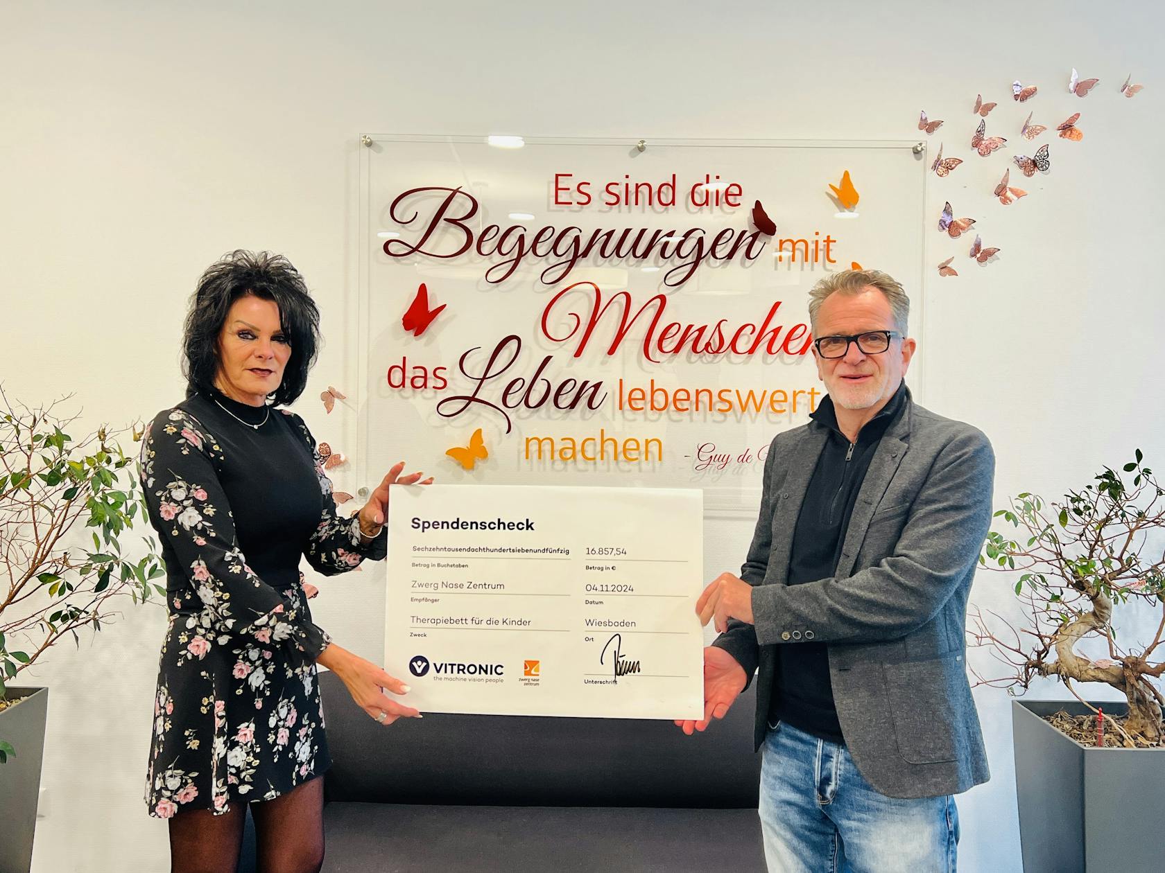 Donation Presentation Zwerg Nase x VITRONIC