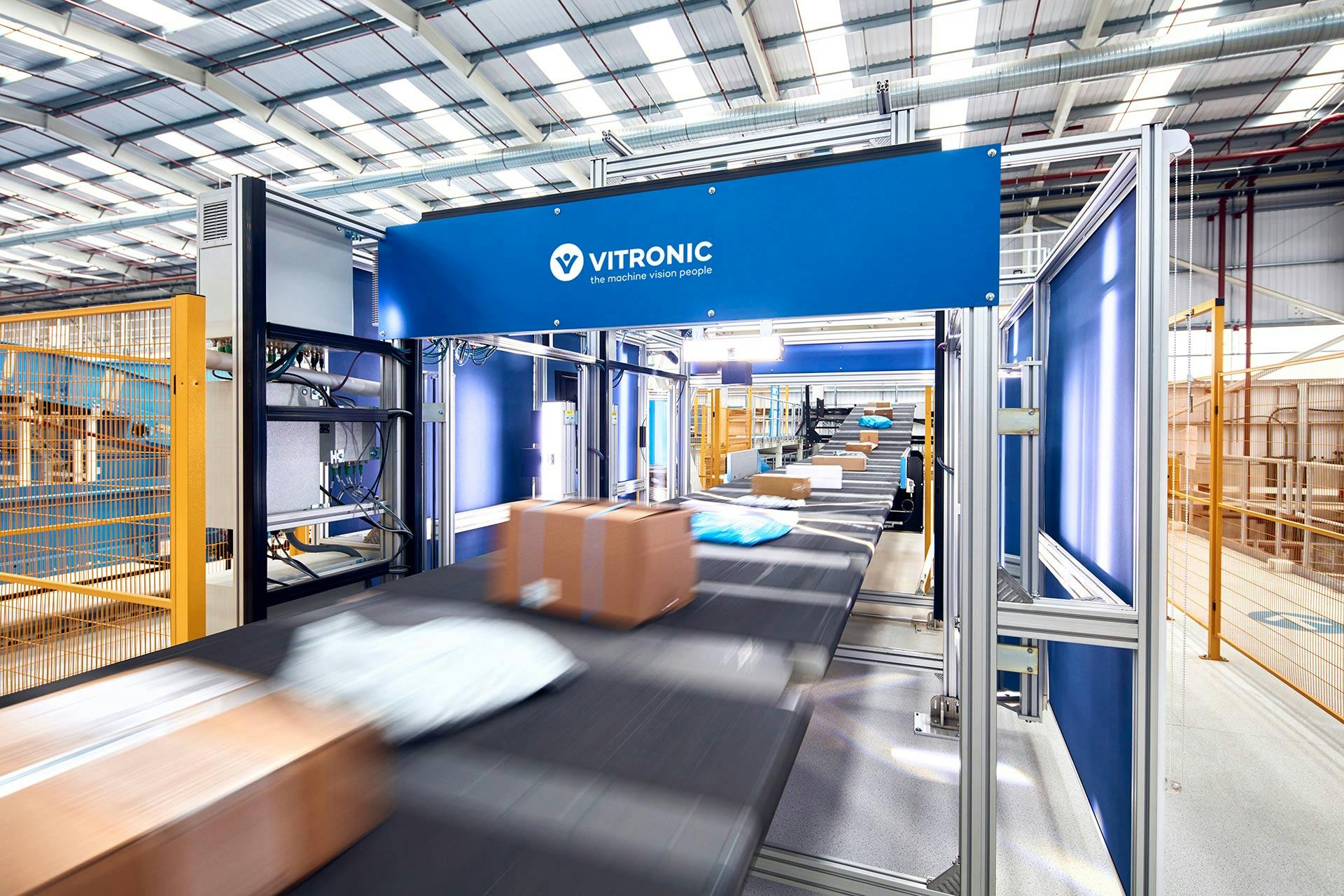 The automated outgoing goods department: Packages in fast throughput in a complete Auto-ID solution.