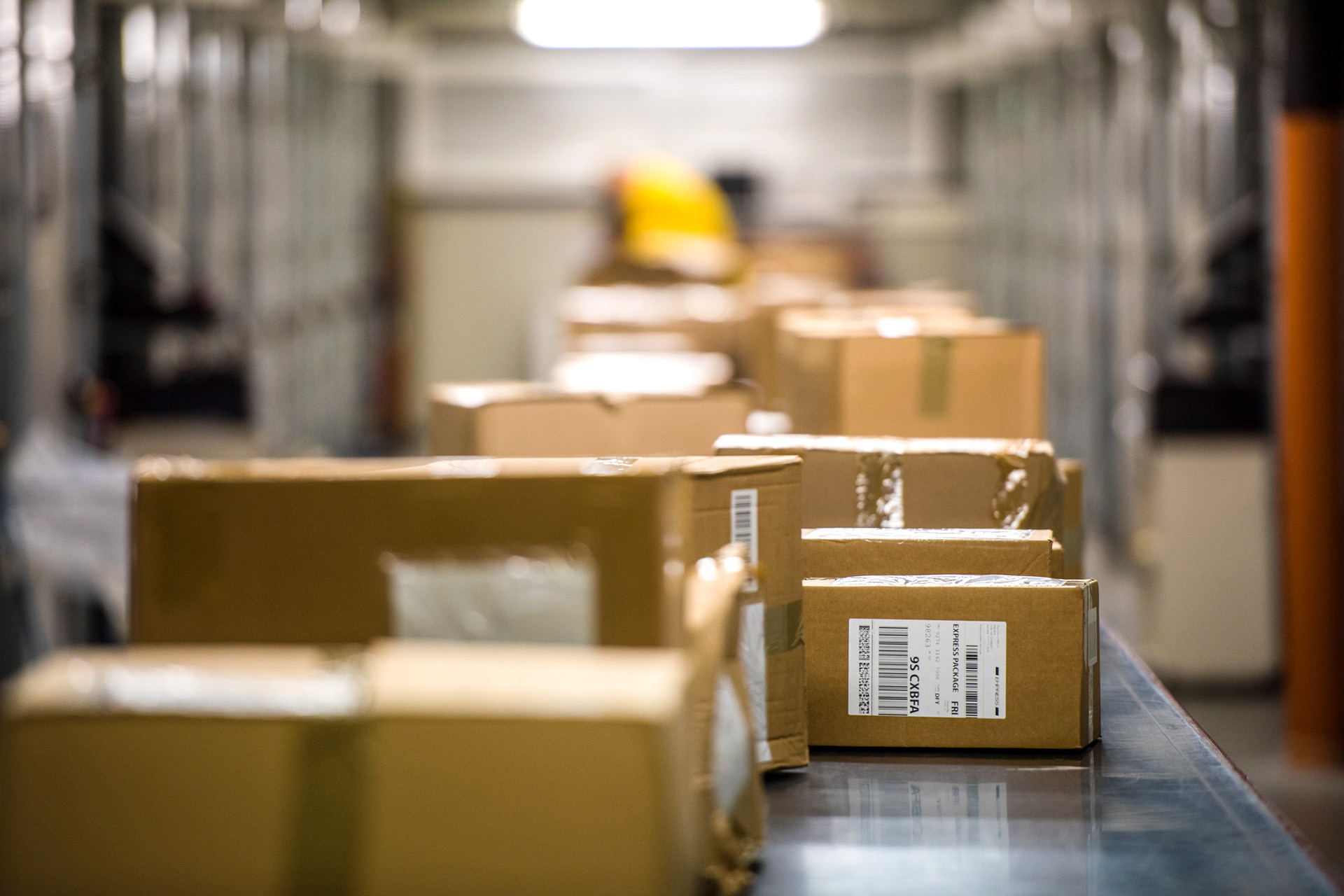 VITRONIC Systeme entziffern unterschiedliche Label zuverlässig durch Klarschriftlesung (OCR).