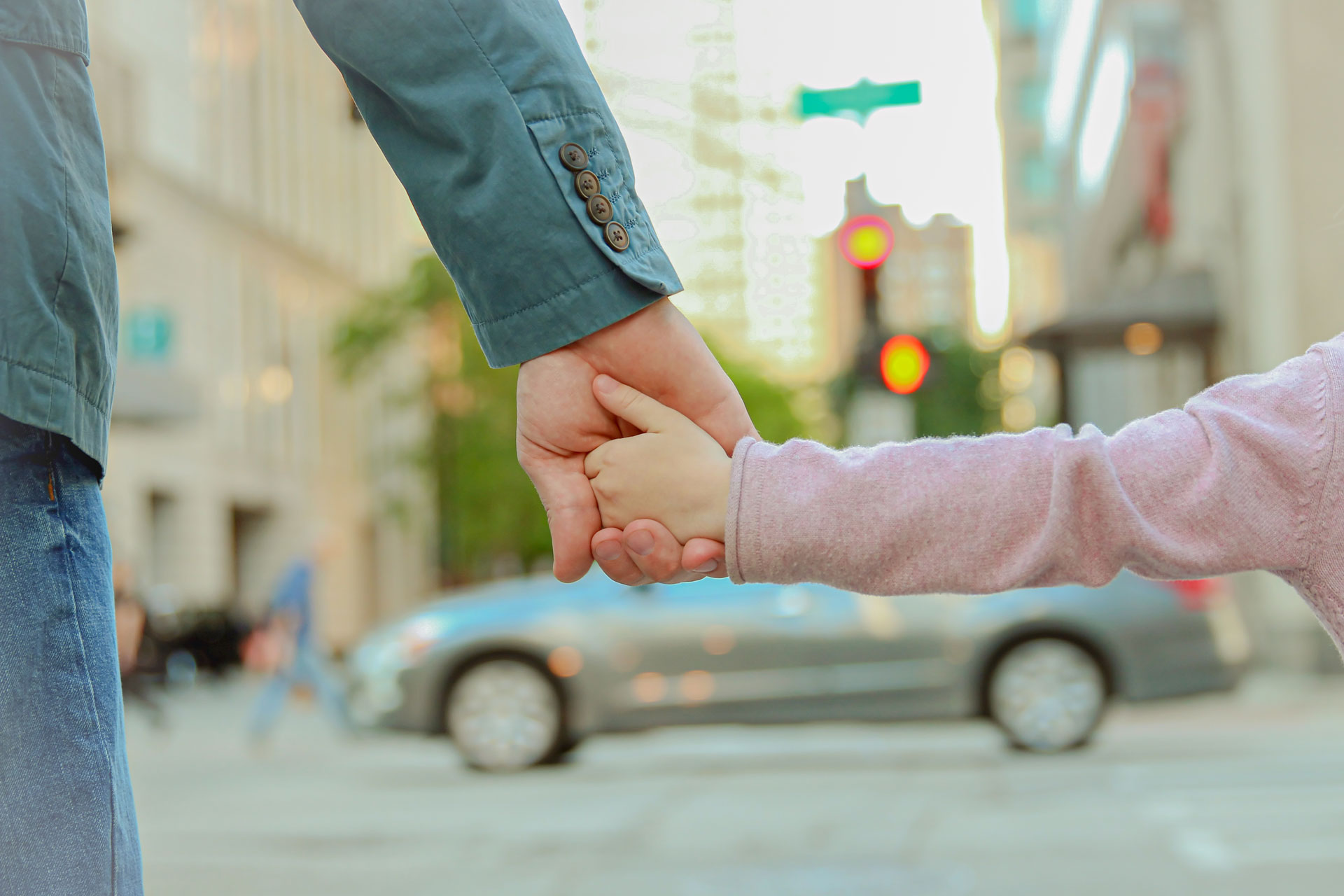 Blitzer, Rotlichtkameras, Objekterkennung und agile Geschwindigkeitsbeschränkung schützen gefährdete Verkehrsteilnehmer*innen.