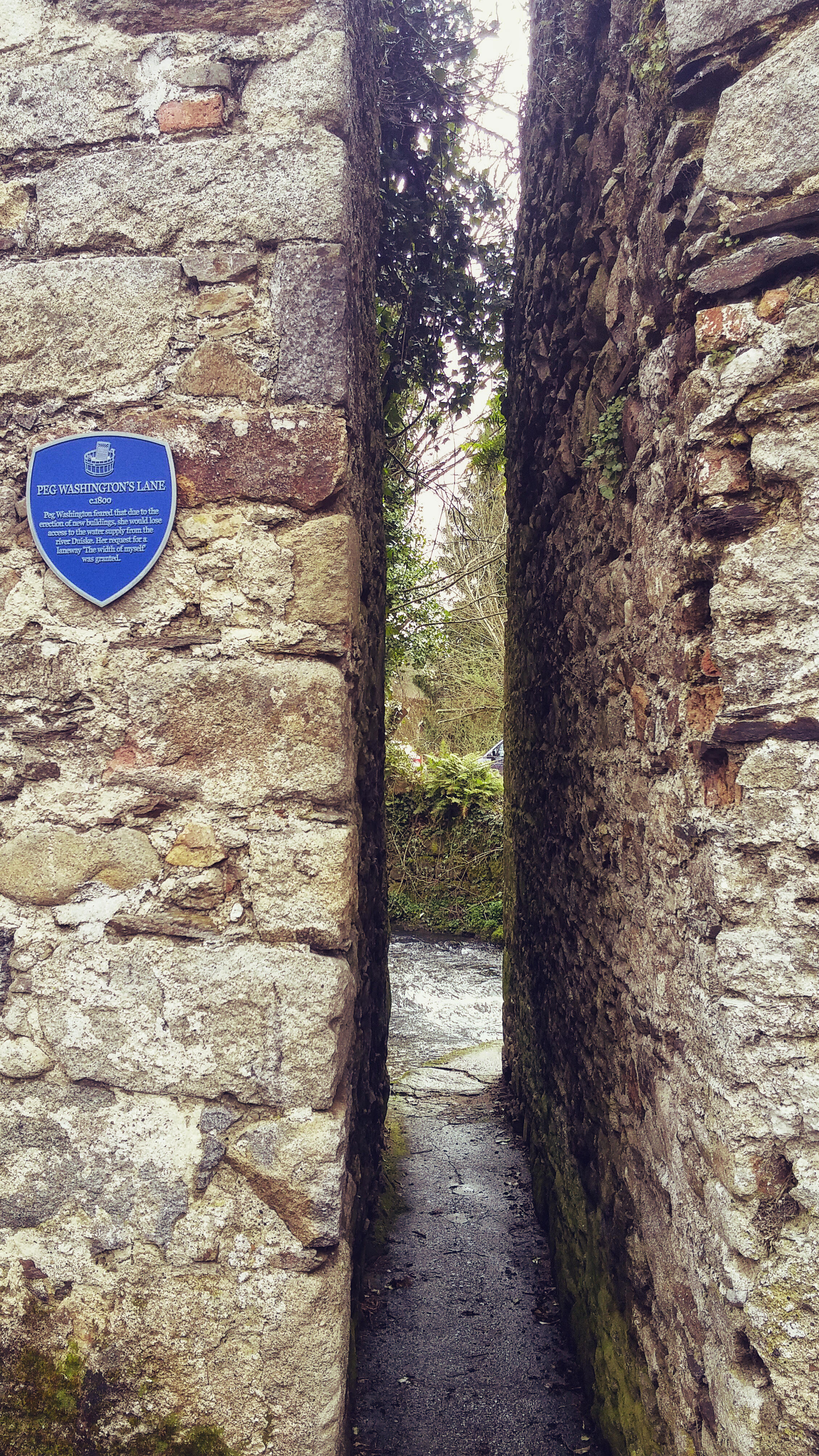 Plaque at the entrance to Peg Washingtons Lane