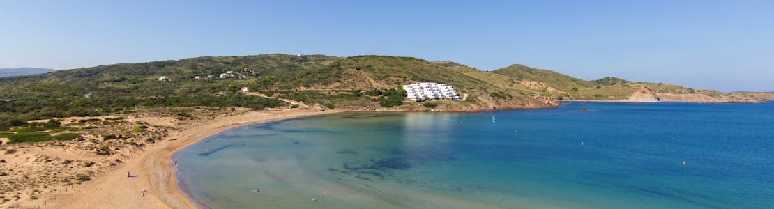 Plajă-Playa-de-Fornell-Menorca