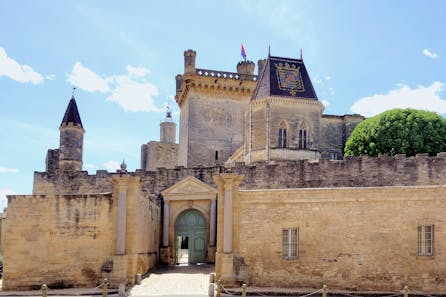 <h3>Uzes</h3>