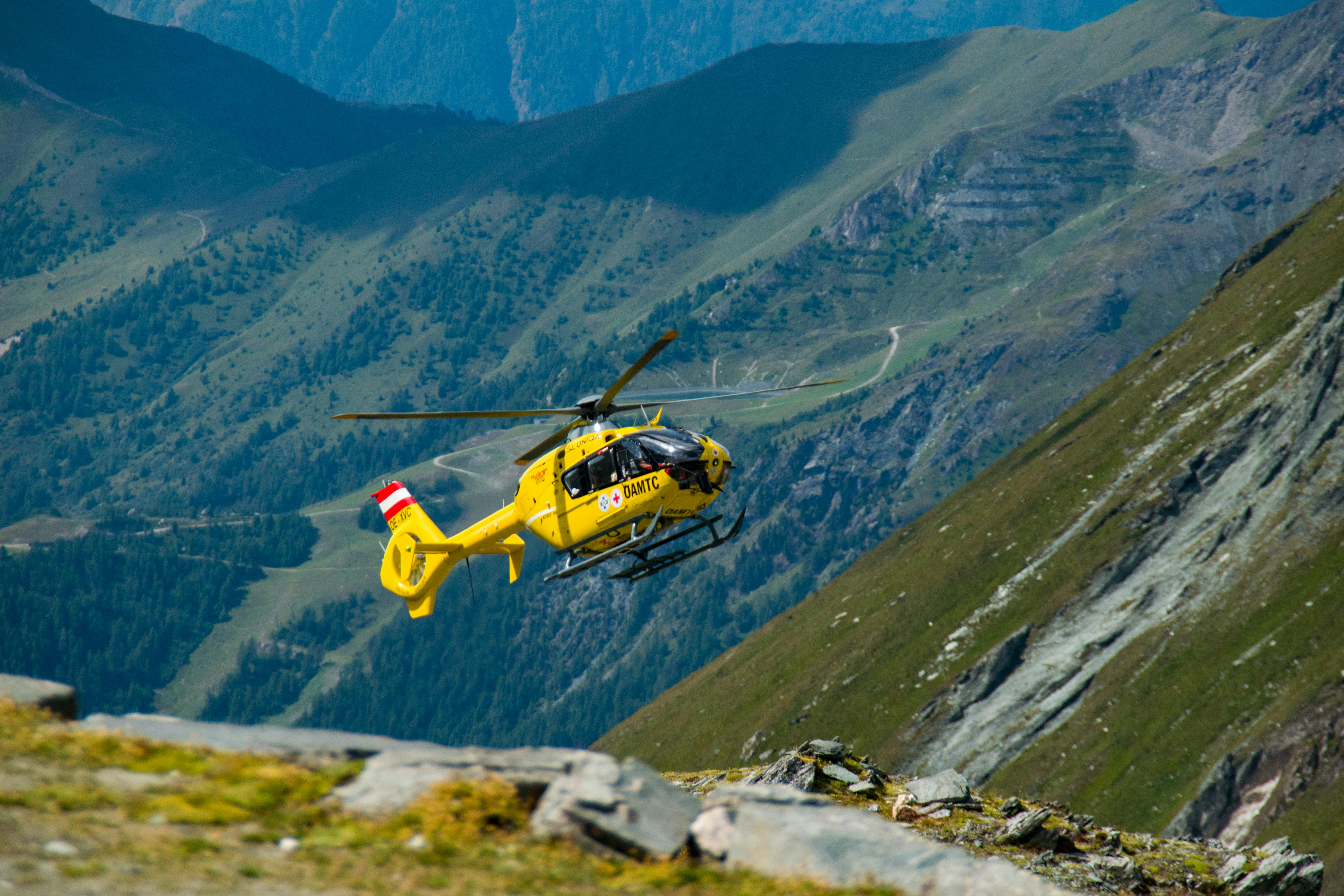 how-to-become-a-helicopter-pilot-including-skills-salary