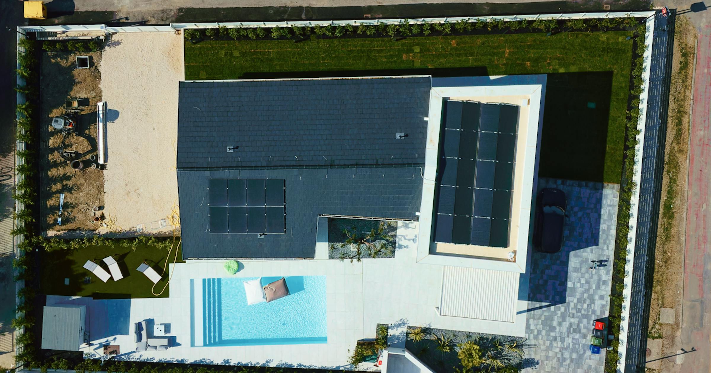 In un’ottica di sostenibilità e ottimizzazione degli spazi, Virides ha completato l’installazione di un impianto fotovoltaico per un privato che ha scelto di investire nell'energia pulita e migliorare la sua autonoma energetica.