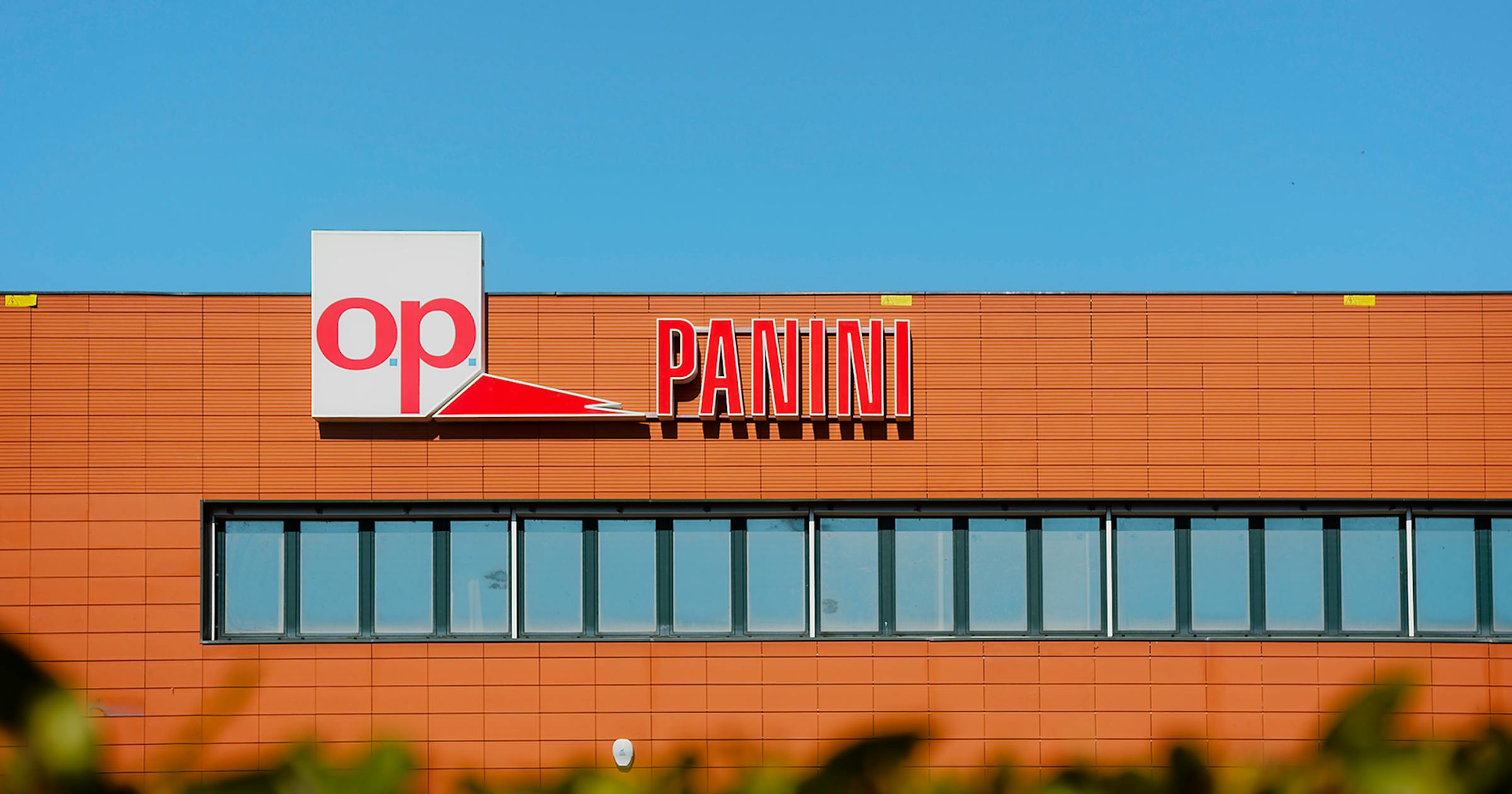 Scopri il caso studio dell’impianto fotovoltaico da 198 kWp realizzato da Virides per Panini Srl a Maranello: un progetto industriale su misura per efficienza, risparmio e sostenibilità.