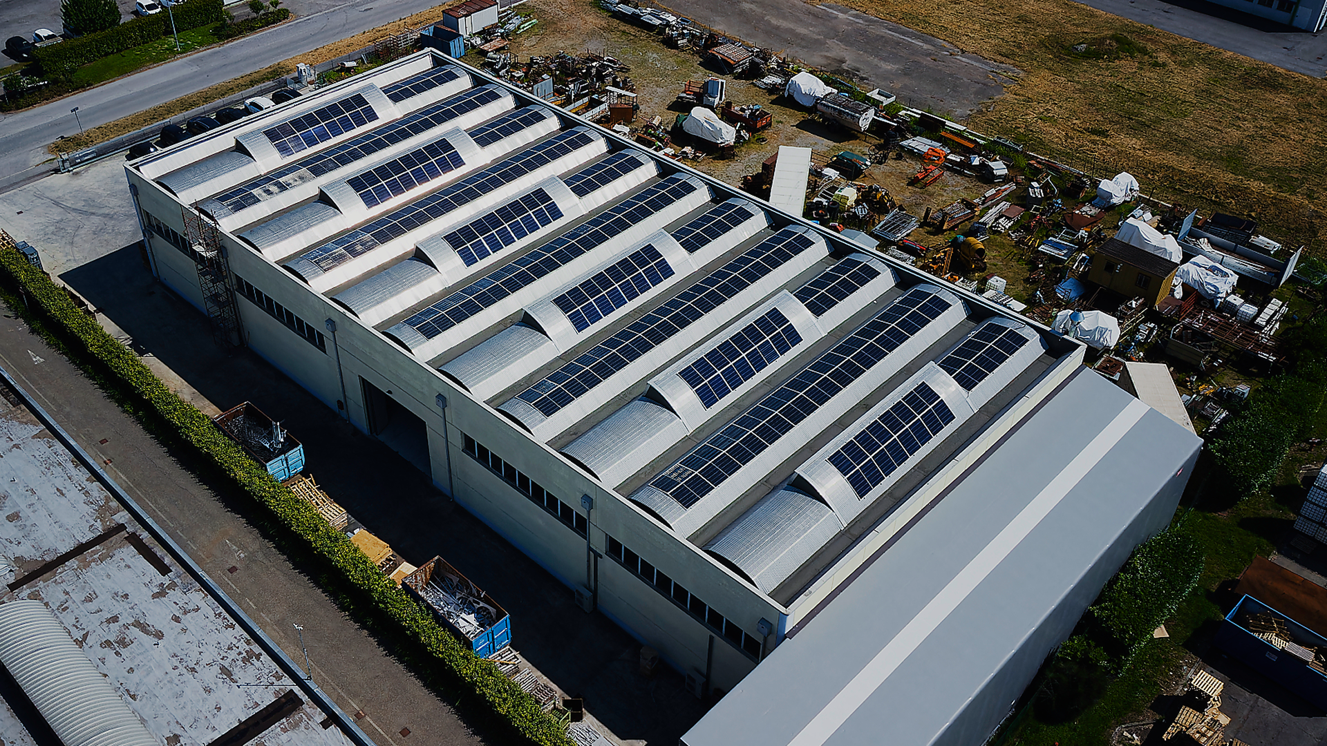 Metalcut sceglie Virides per un impianto fotovoltaico su misura: riduzione dei costi energetici, risparmio di CO₂ e massima efficienza per il futuro sostenibile.