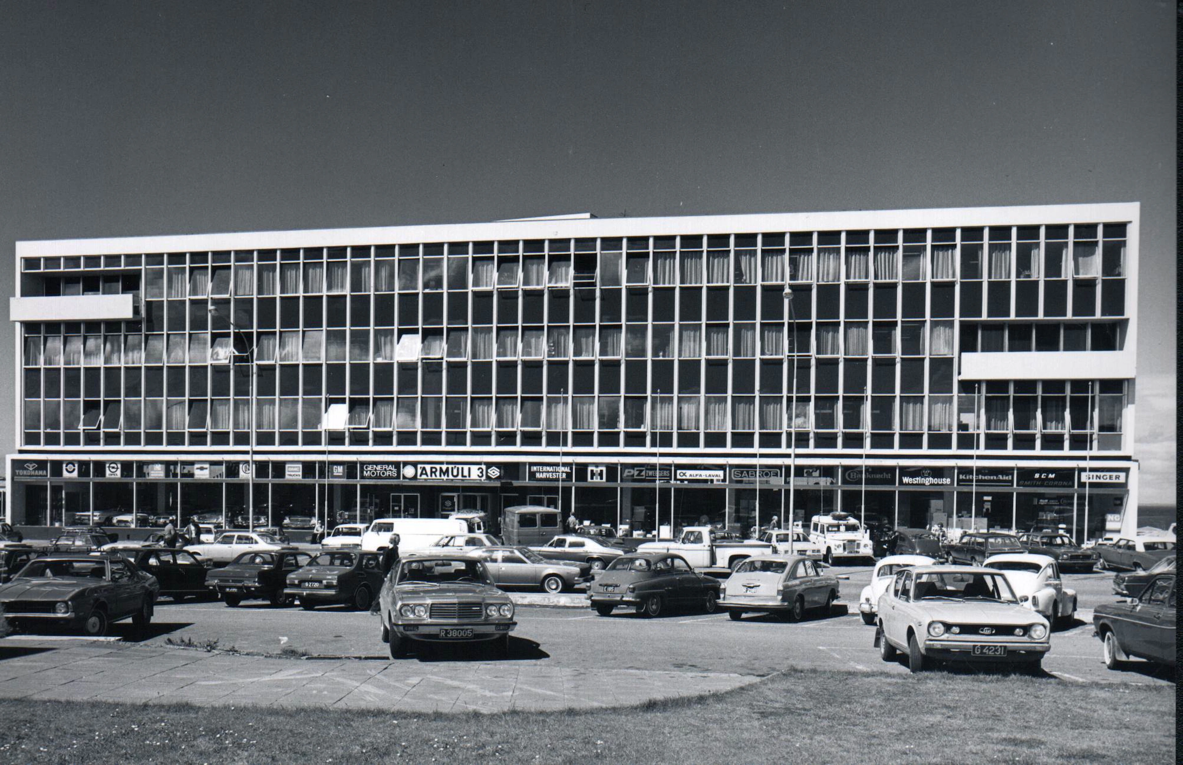 Mynd tekin árið 1972 af höfuðstöðvum VÍS í Ármúla 3