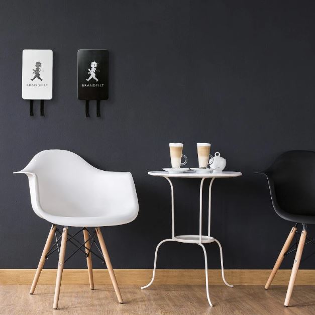 Solstican eldvarnateppi á vegg í fallegu rými