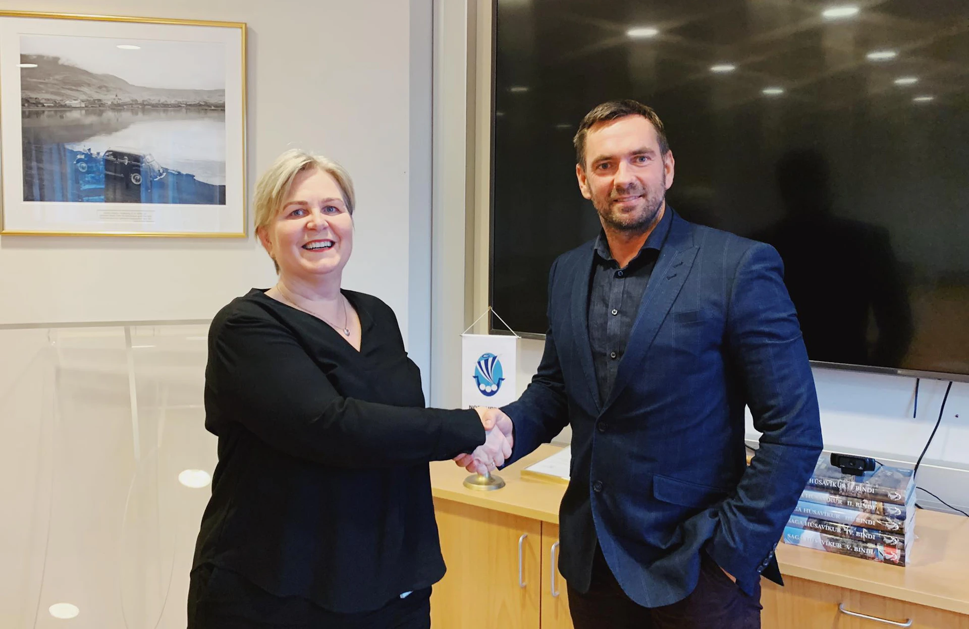 Drífa Valdimarsdóttir, staðgengill sveitarstjóra Norðurþings, ásamt Þorvaldi Þorsteinssyni, viðskiptastjóra hjá VÍS.